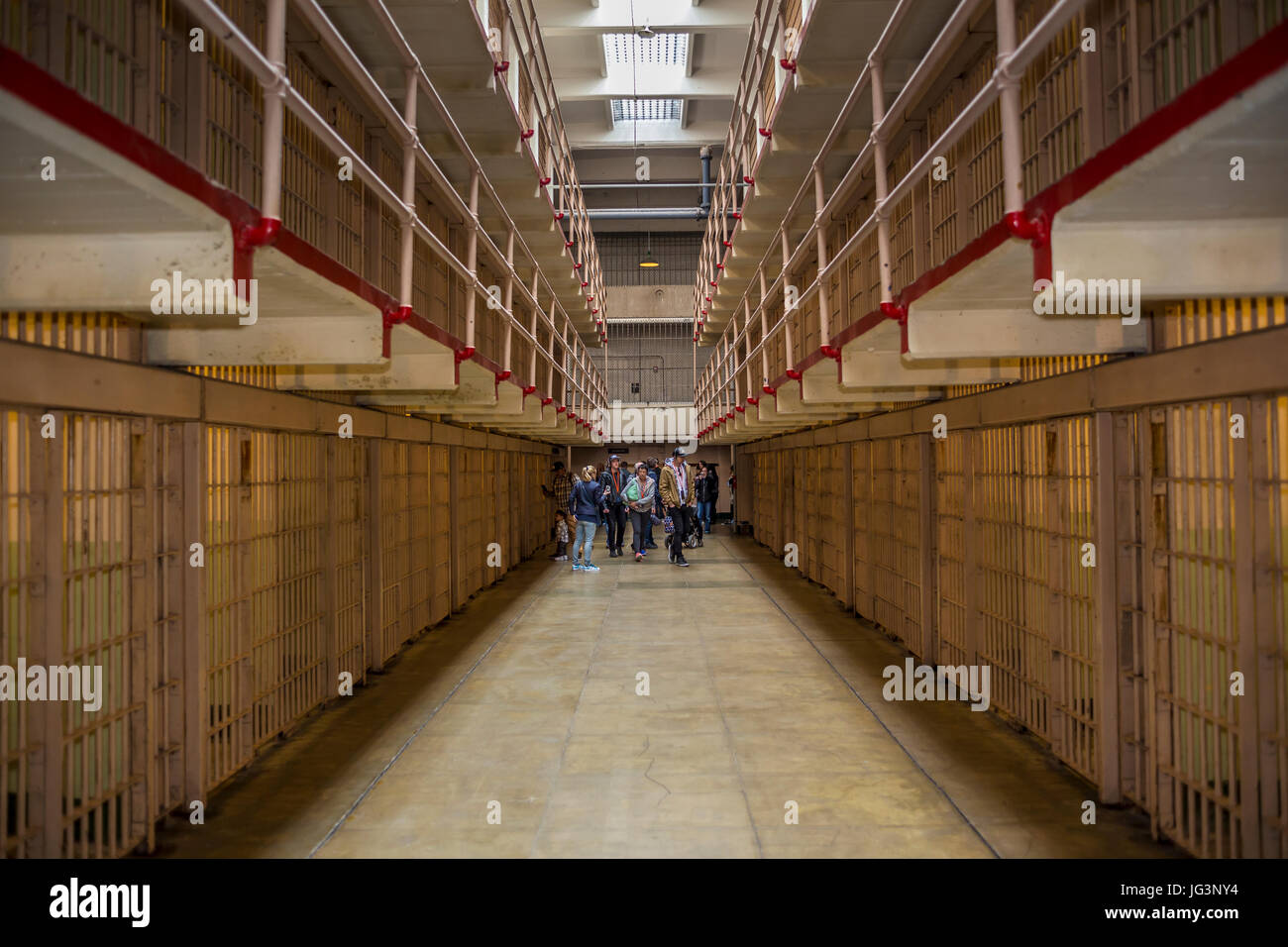 Les gens, les touristes, Tony Bennet, cellhouse, alcatraz prison, pénitencier, l'île d'Alcatraz, San Francisco Bay, San Francisco, Californie Banque D'Images