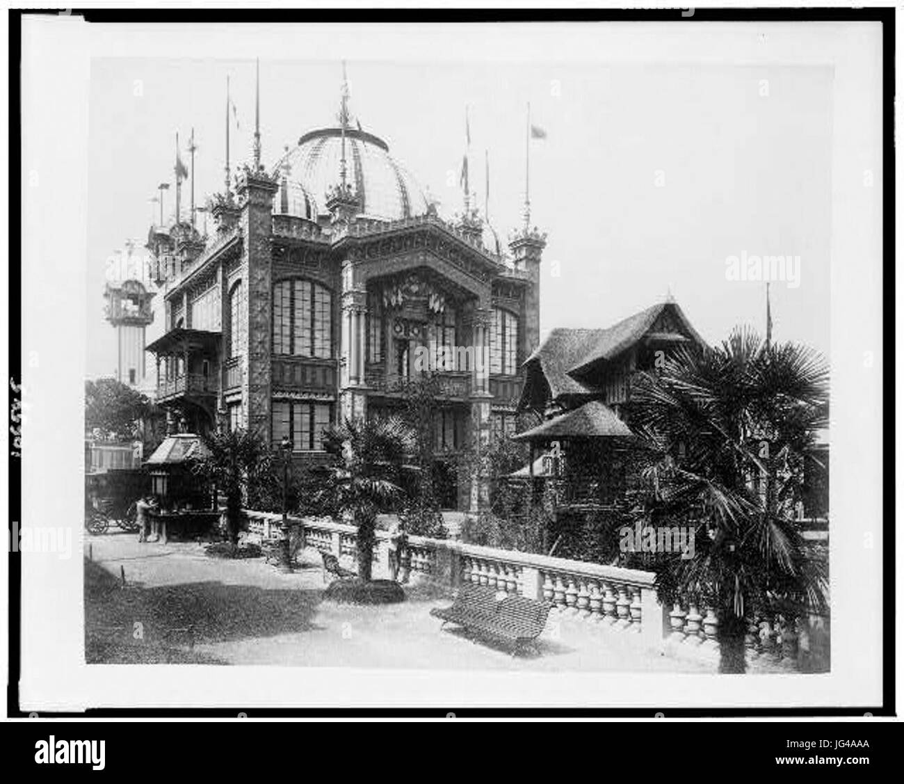Le Pavillon chilien de l'exposition universelle de Paris de 1889 présente la représentation architecturale et culturelle du Chili lors de l'événement. Banque D'Images Le Pavillon chilien de l'exposition universelle de Paris de 1889 présente la représentation architecturale et culturelle du Chili lors de l'événement. Banque D'Images