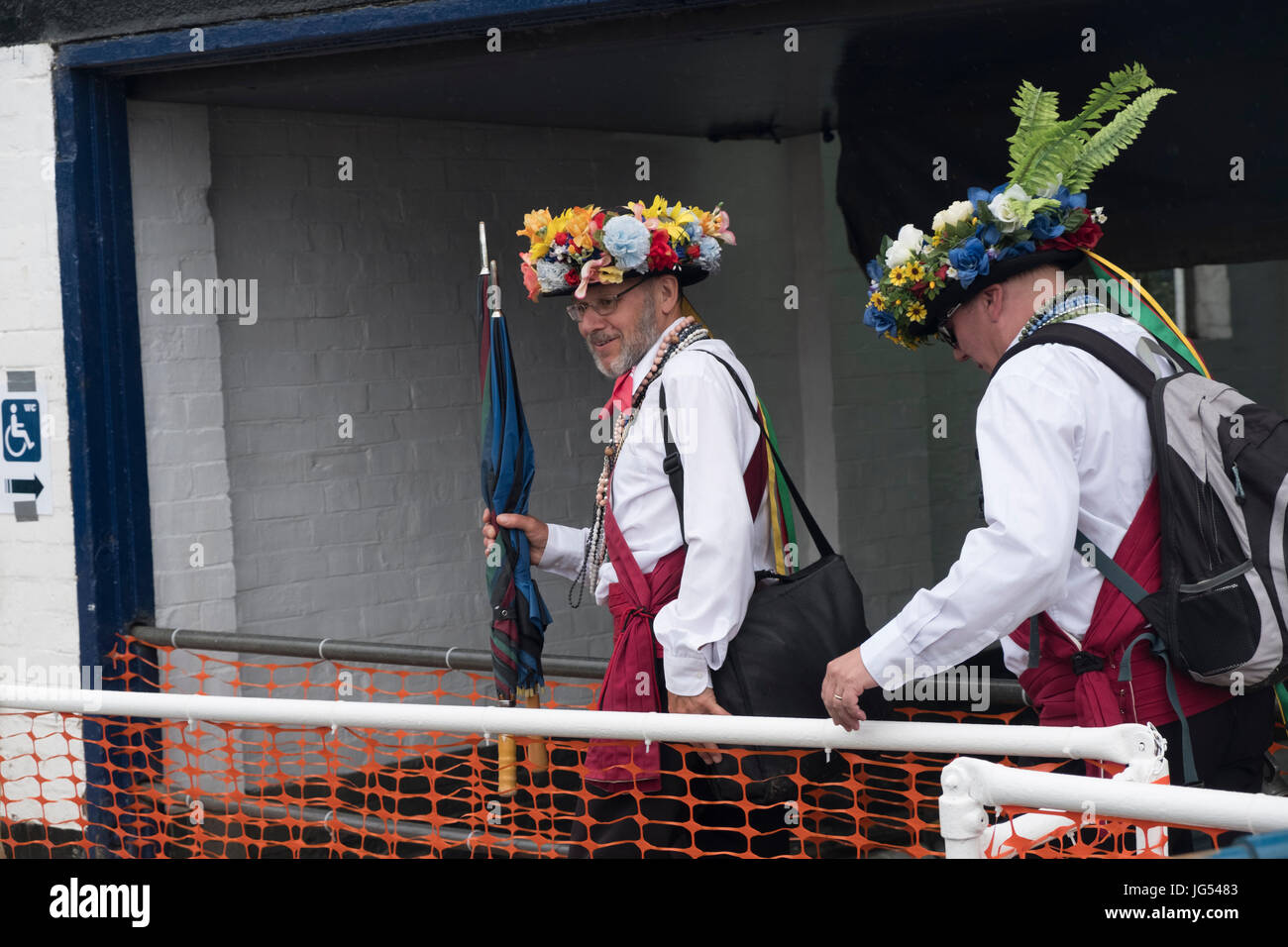 Morris Dancers qui ont effectué lors de l'historique 15-04 rassemblement à Braunston, Northamptonshire Braunston, Marina Banque D'Images