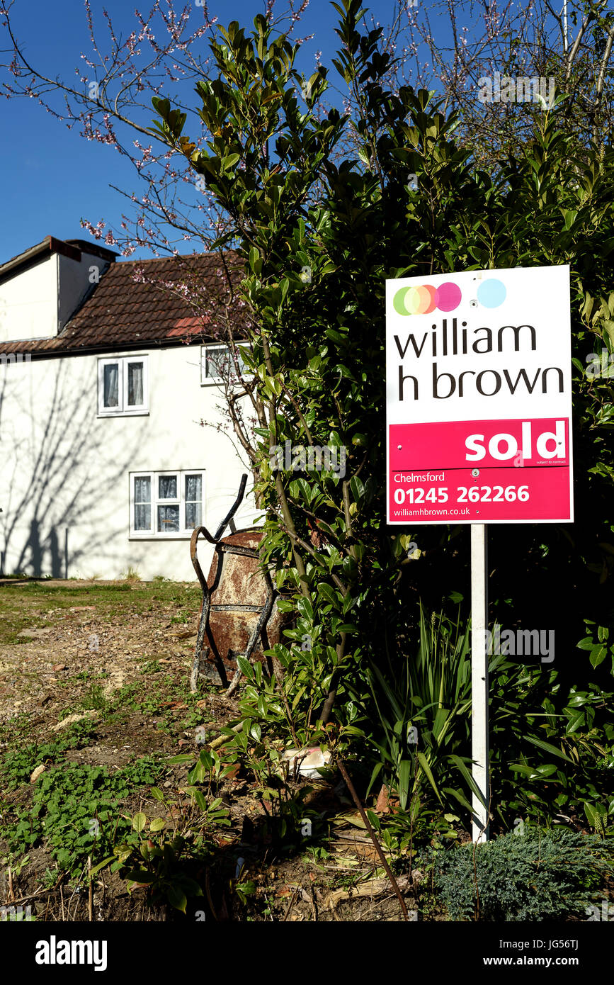 Agent immobilier Willia H Brown House Sold Sign in Chelmsford Essex, Angleterre Banque D'Images
