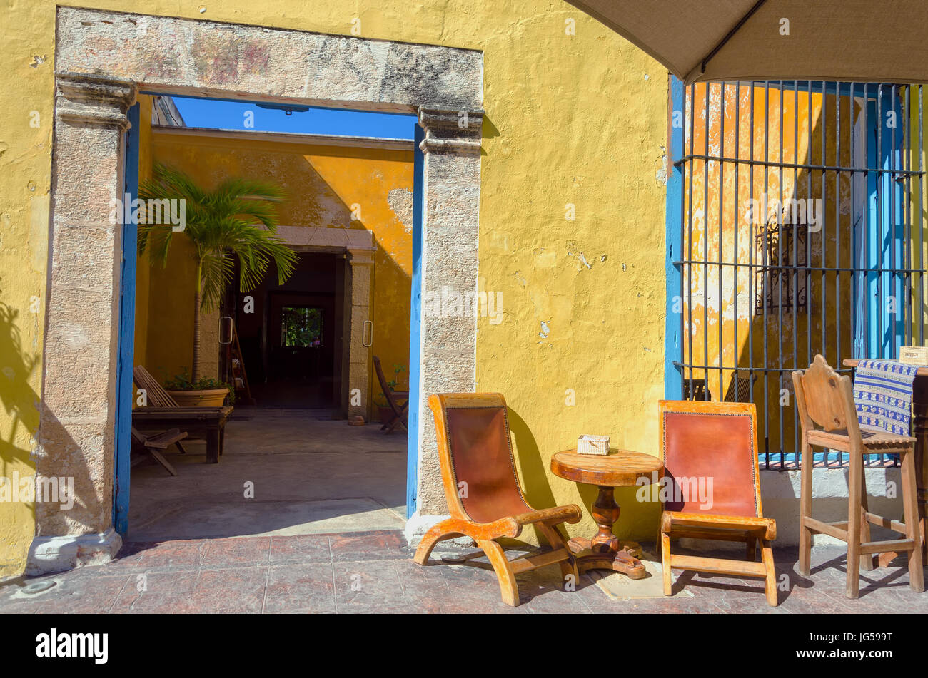 Entrée en maison coloniale dans la région de Campeche, Mexique Banque D'Images