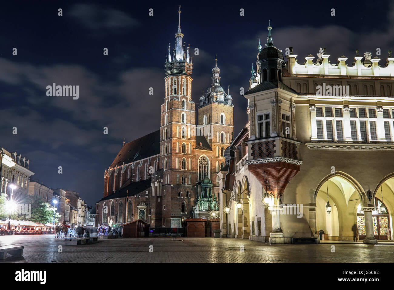 Centre-ville de Cracovie avec Cloth Hall et Mary's Church, Pologne Banque D'Images