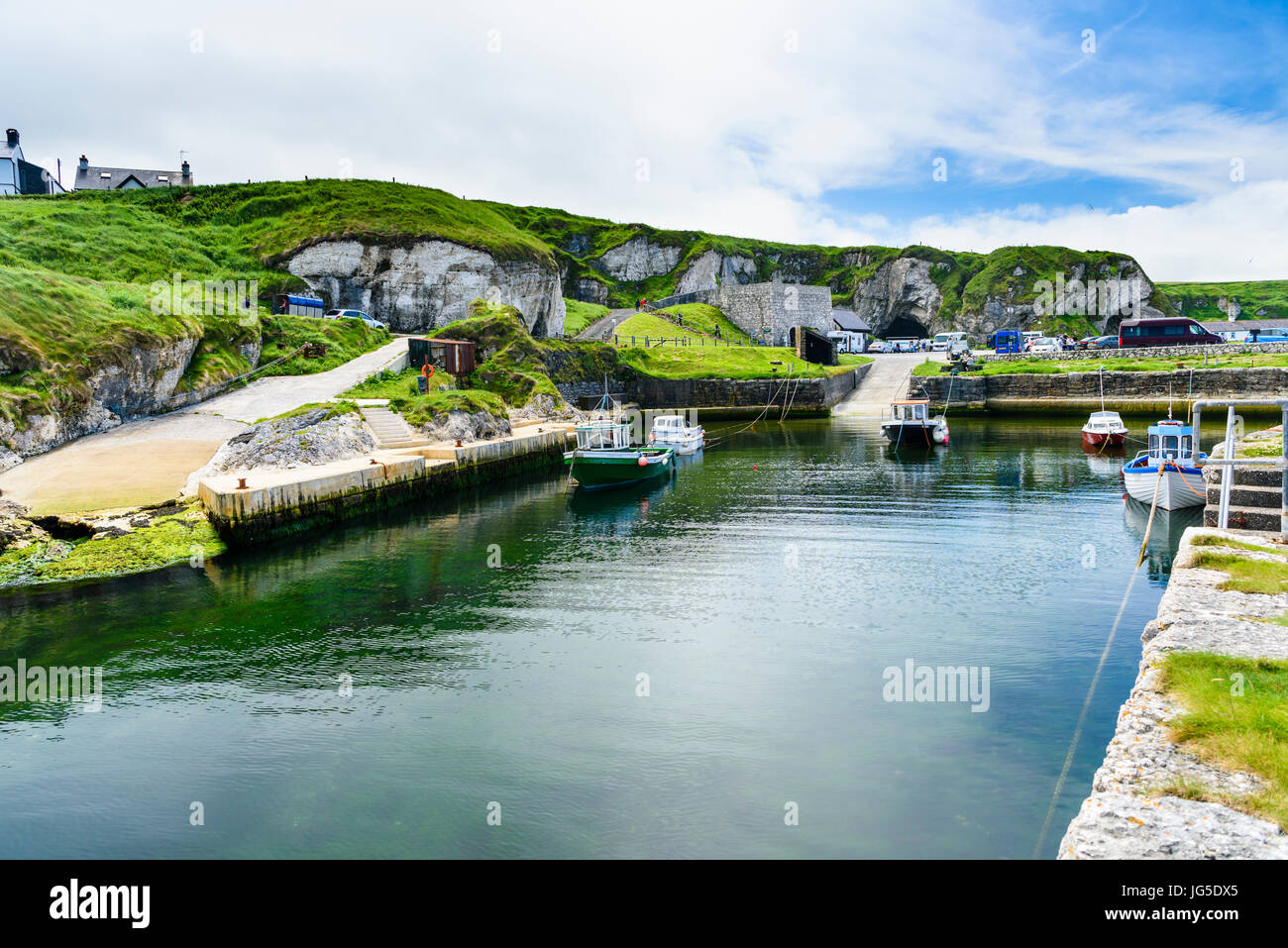 Ballintoy Vieux port utilisé dans le jeu des trônes que le fer de l'Île Harbour Lordsport et l'emplacement pour la scène de son Grayjoy Lesur Banque D'Images