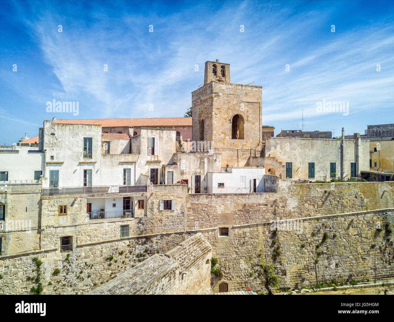 Otranto avec Alfonsina Gate historique dans le centre-ville, Pouilles, Italie Banque D'Images