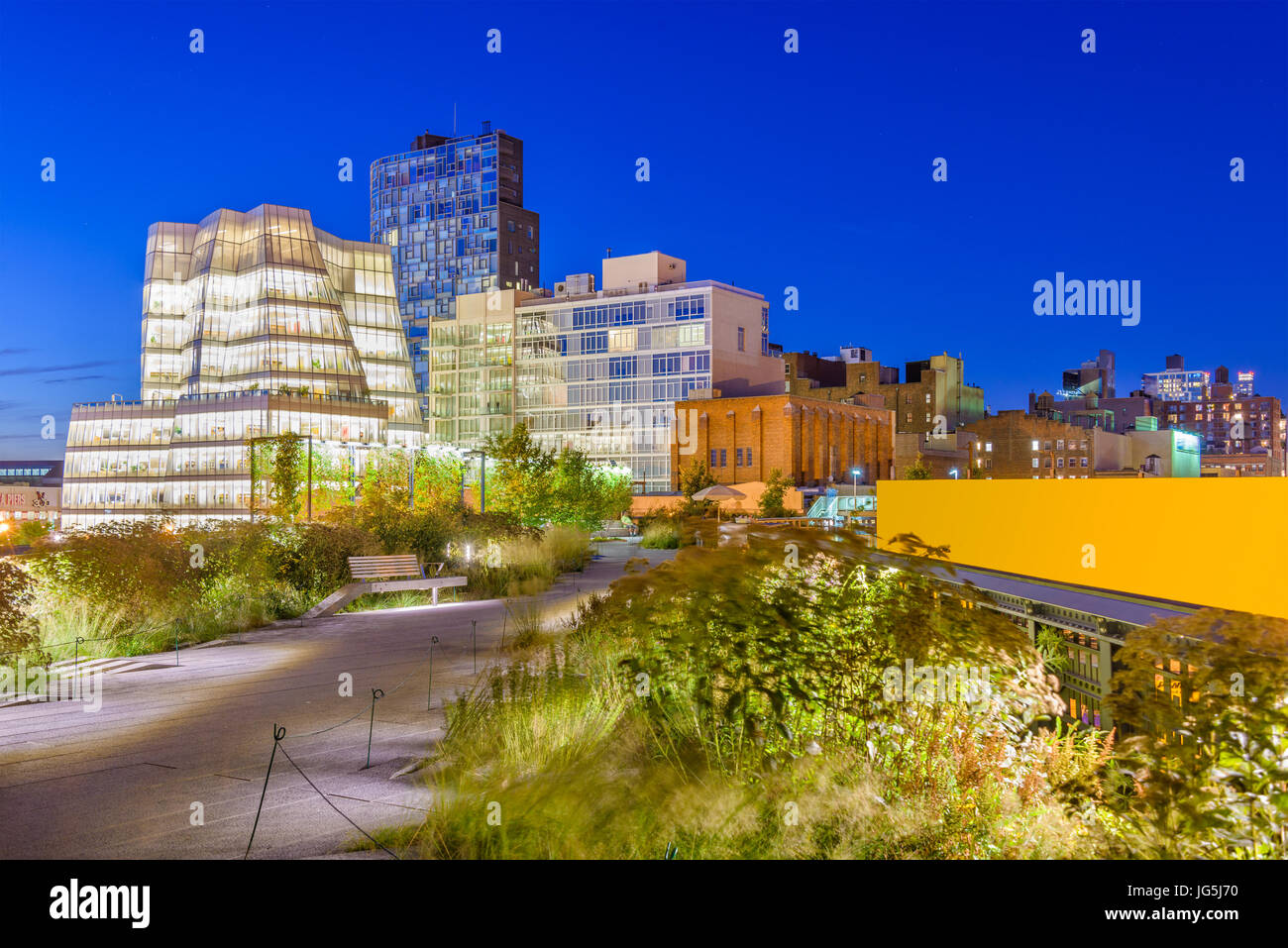 New York, New York, USA cityscape sur la ligne haute du parc linéaire. Banque D'Images