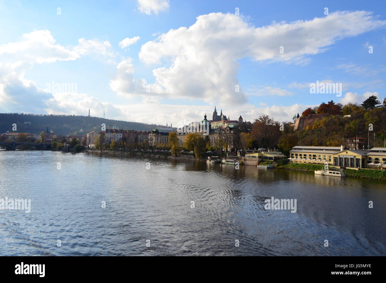 La vue sur le pont de Stefanik Straka Academy de Vltava à Prague, République Tchèque Banque D'Images