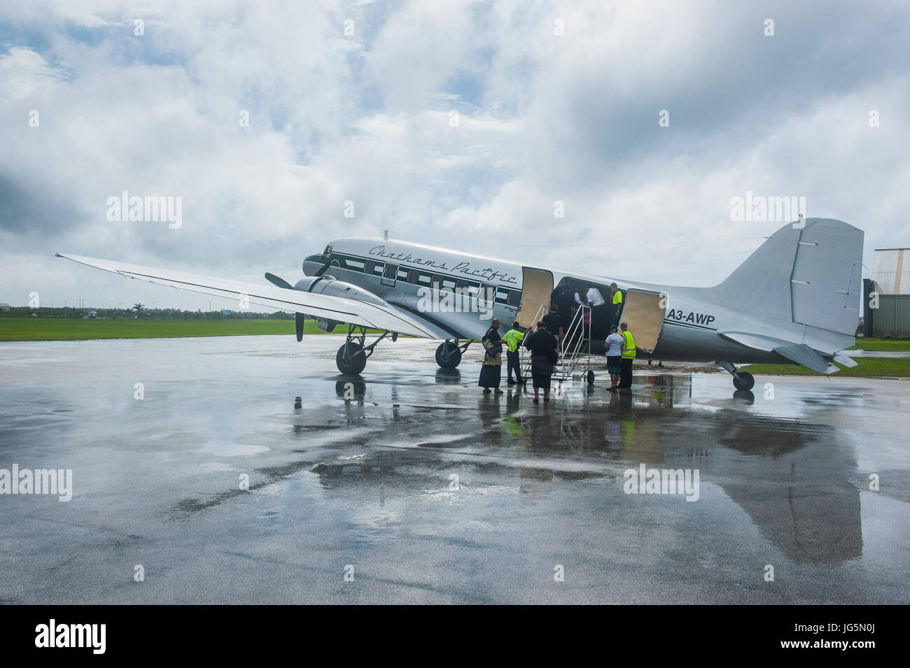 Chatham pacific vieux DC 3 avion reliant les îles de Tonga, Pacifique Sud Banque D'Images