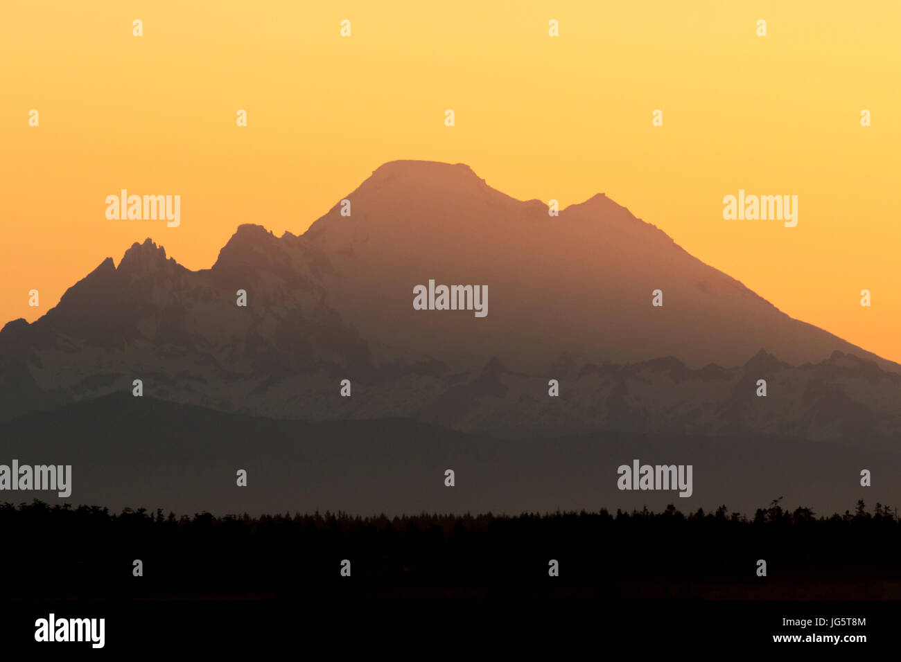 Le mont Baker lever du soleil Ciel. Mt. Baker, l'état de Washington. Banque D'Images