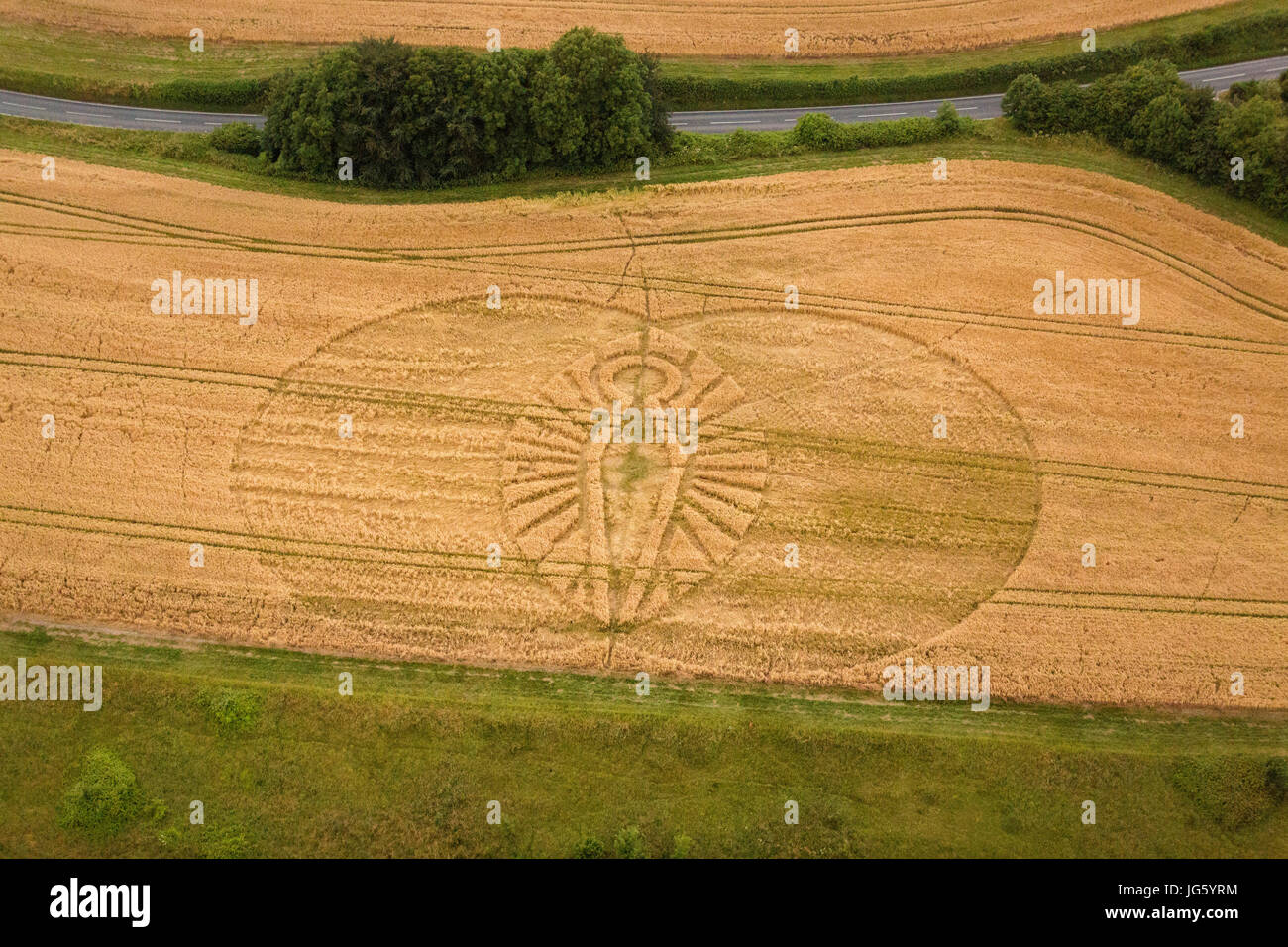 Un crop circle de Cerne Abbas, à Dorset. Photo date : lundi 3 juillet 2017. Photographie par Christopher Ison © Banque D'Images