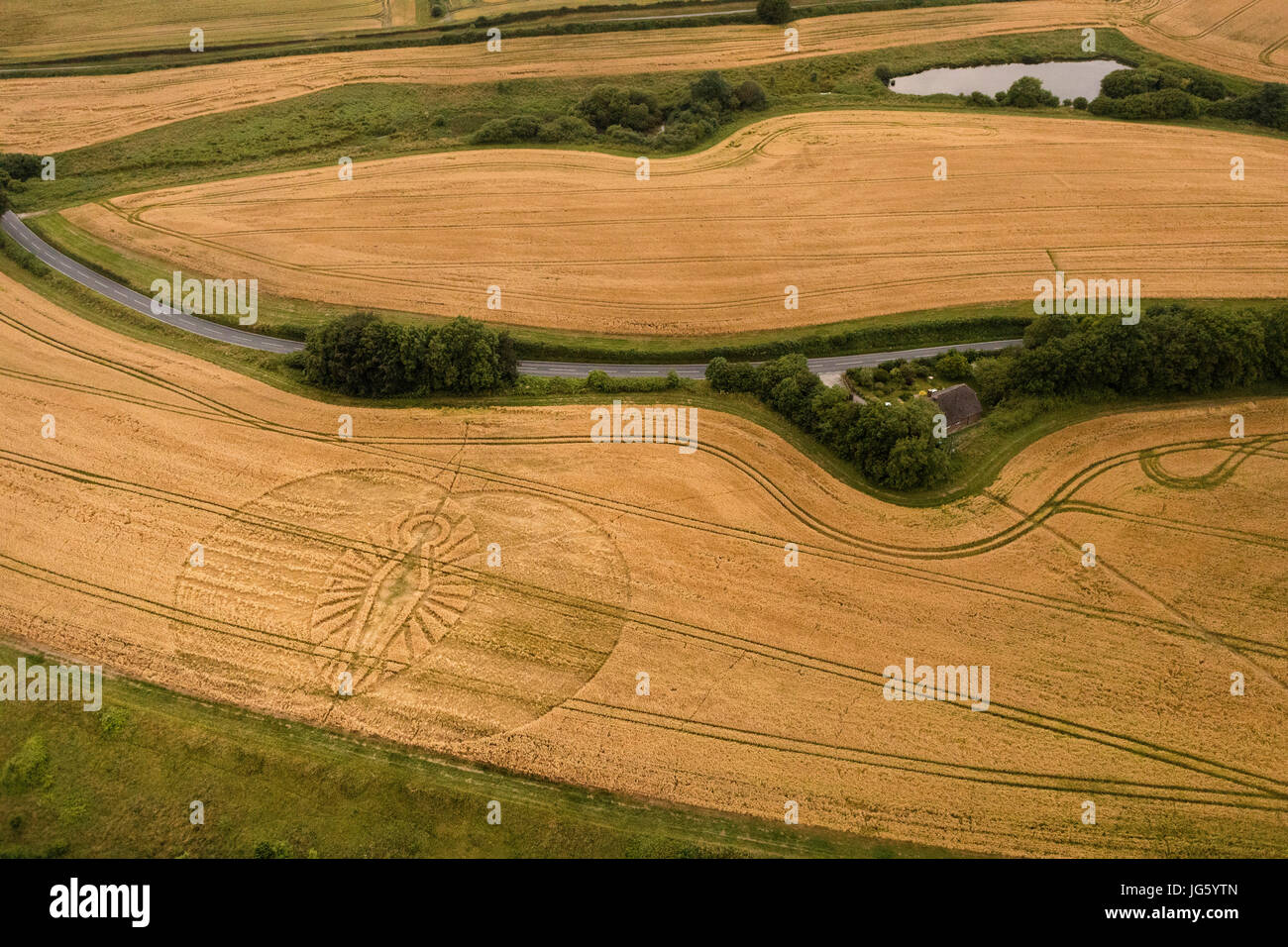 Un crop circle de Cerne Abbas, à Dorset. Photo date : lundi 3 juillet 2017. Photographie par Christopher Ison © Banque D'Images