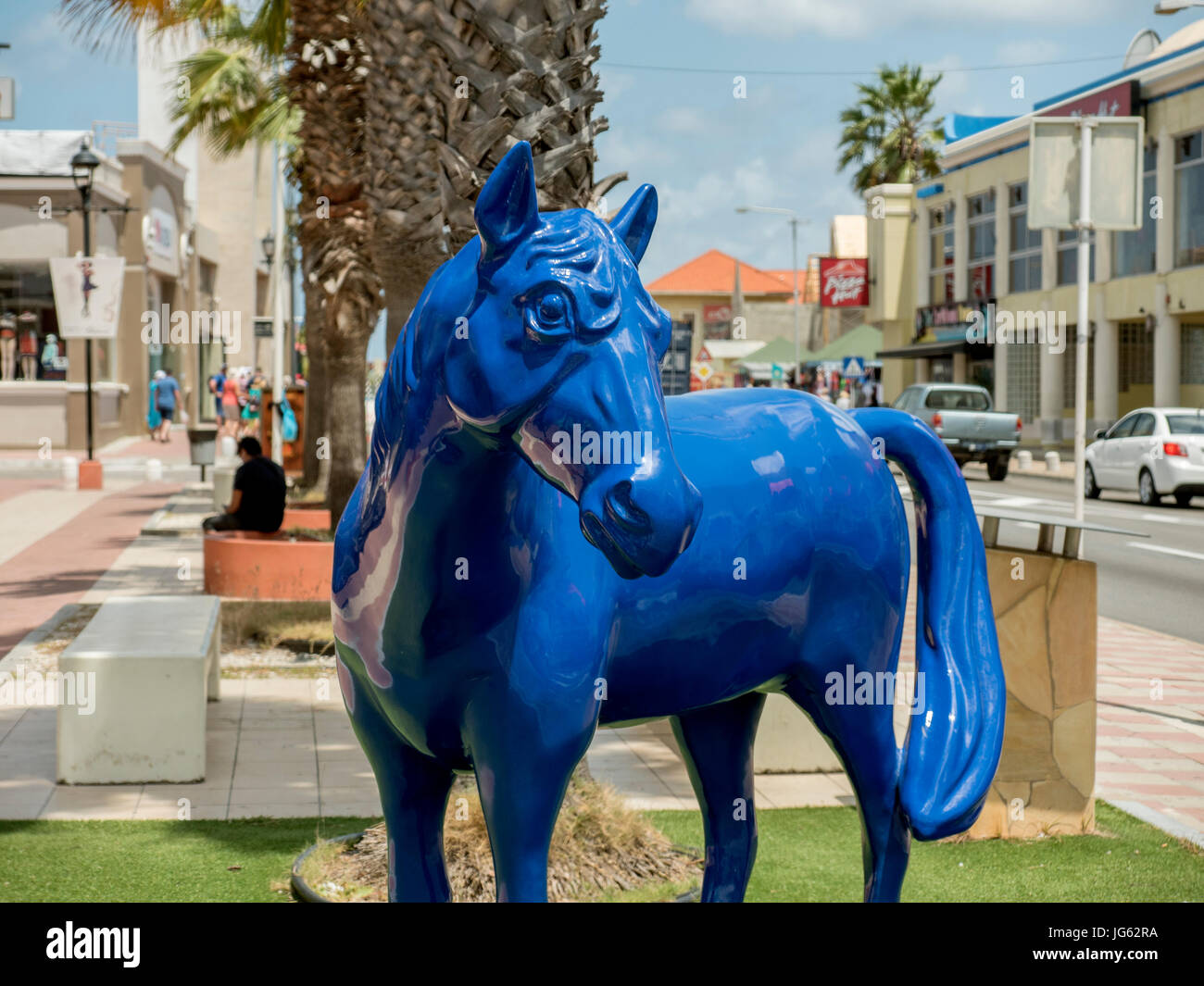 Une installation d'art public de huit chevaux bleu à Oranjestad faisant partie du projet Paarden Baai 'Horse Bay. 2015 illustrant l'importance du cheval T Banque D'Images