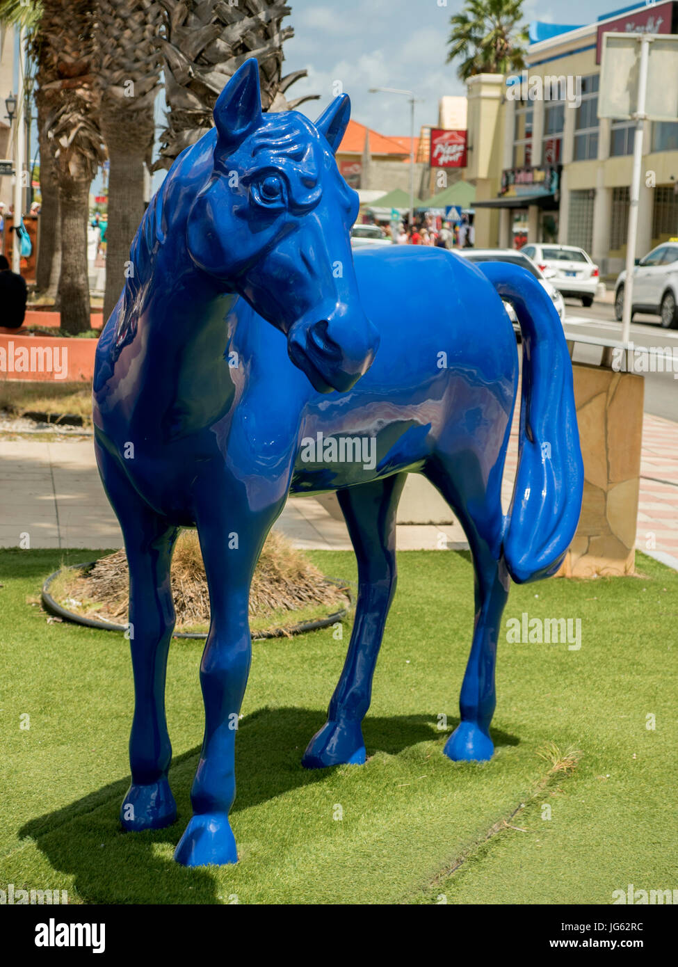 Une installation d'art public de huit chevaux bleu à Oranjestad faisant partie du projet Paarden Baai 'Horse Bay" 2015 illustrant l'importance du cheval à Ar Banque D'Images