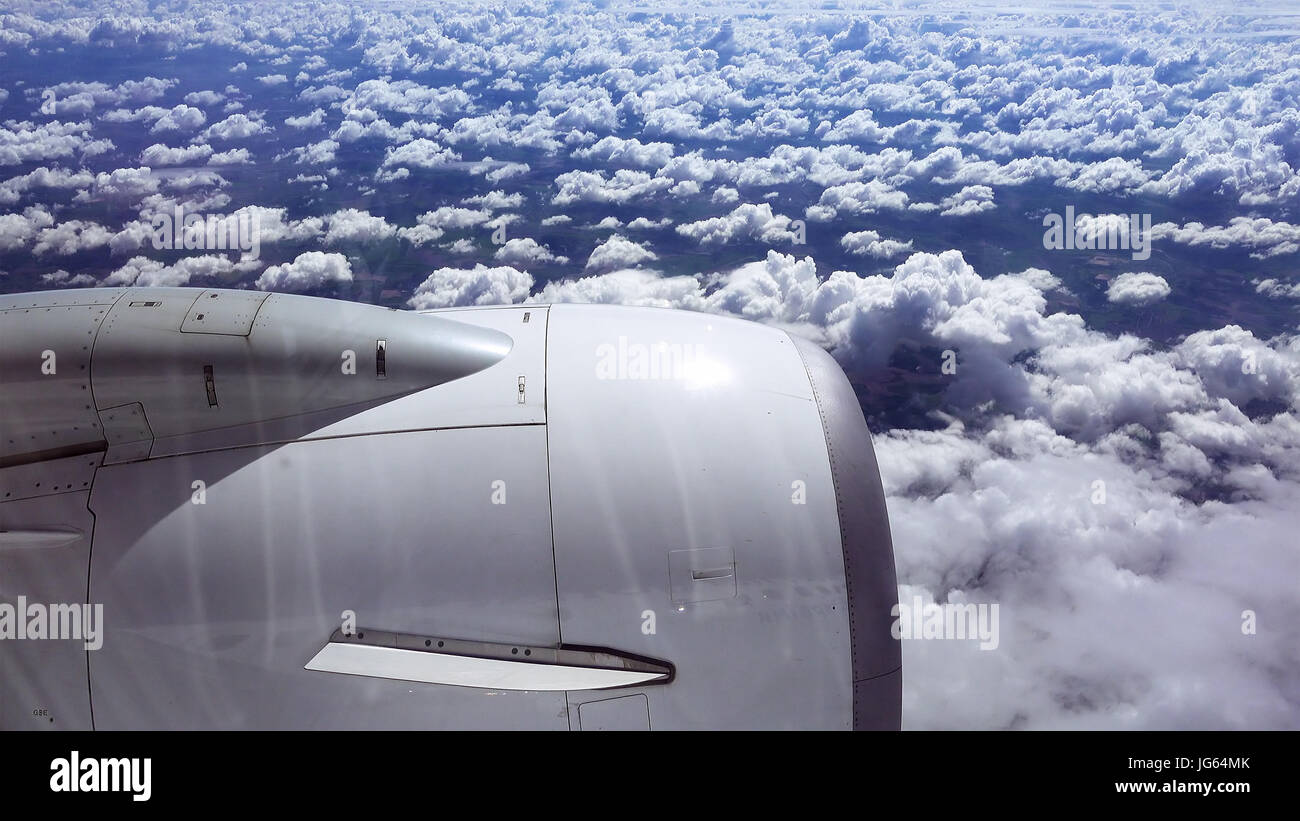 Voler au-dessus des nuages. Vue d'avion avion. Banque D'Images
