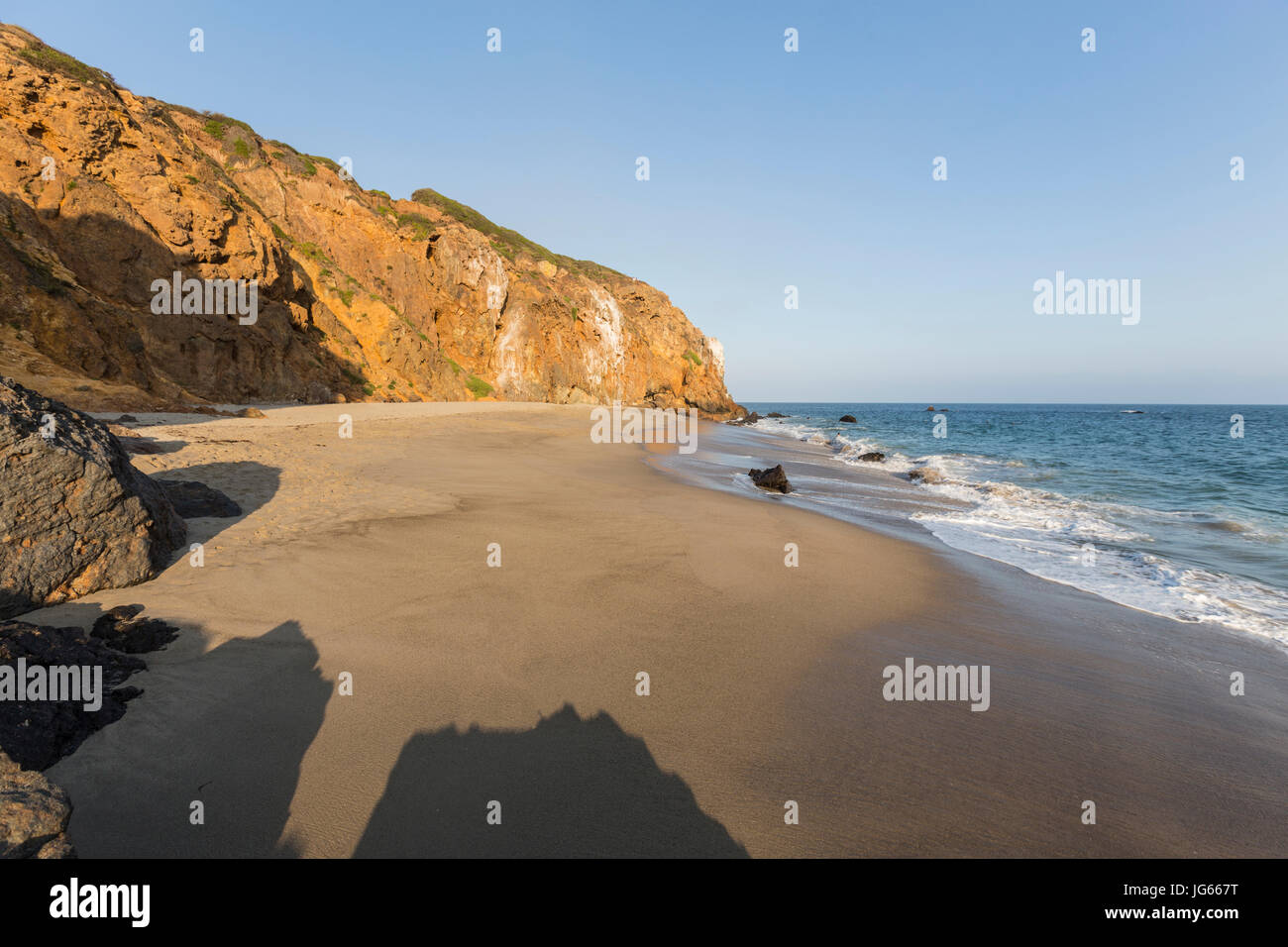 Vue de l'après-midi de Pirates Cove beach à Point Dume State Park à Malibu, en Californie. Banque D'Images