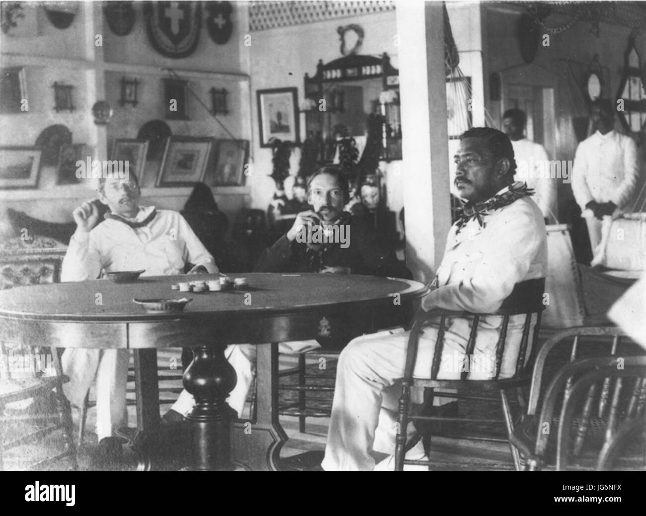 Robert Louis Stevenson Lloyd Osbourne et Kalakaua dans le King s boathouse 28PP-96-14-01129 Banque D'Images