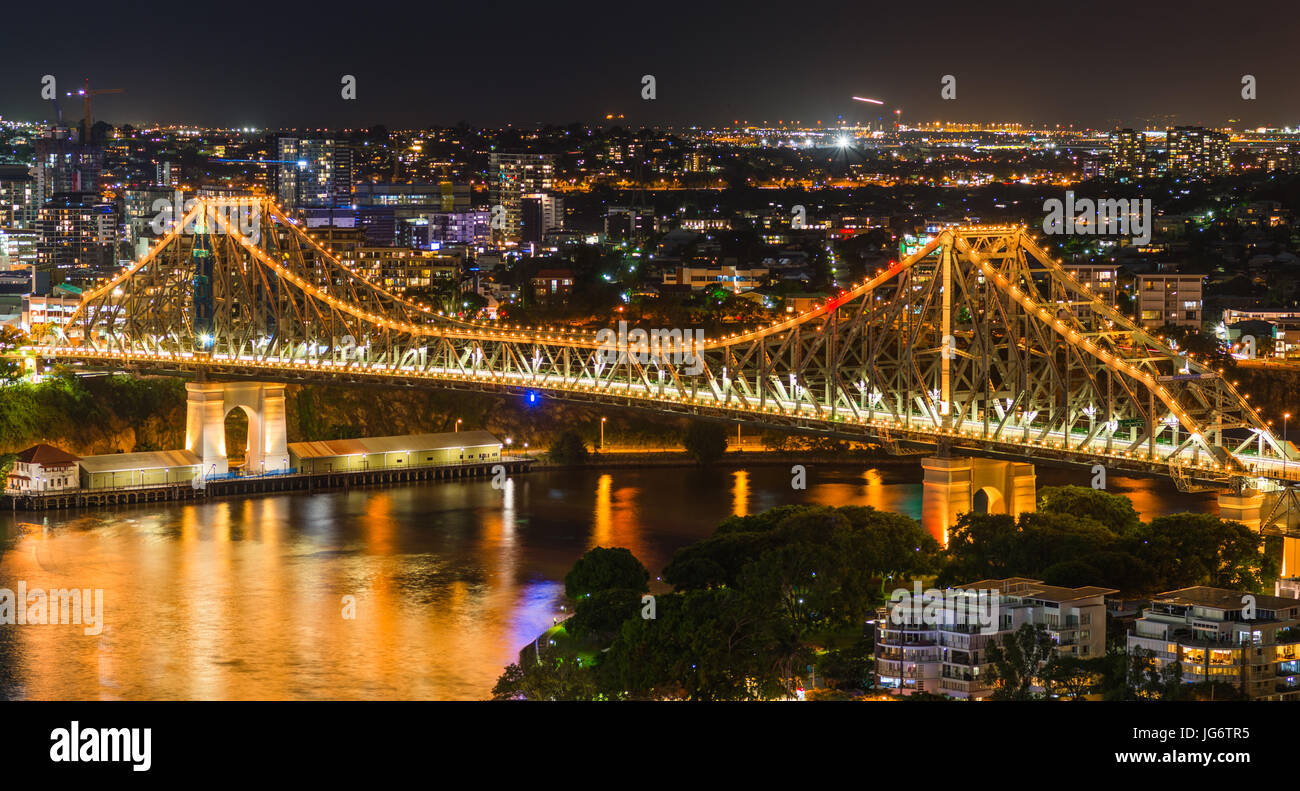 Story Bridge éclairés après la tombée de la nuit, Brisbane, Australie Banque D'Images
