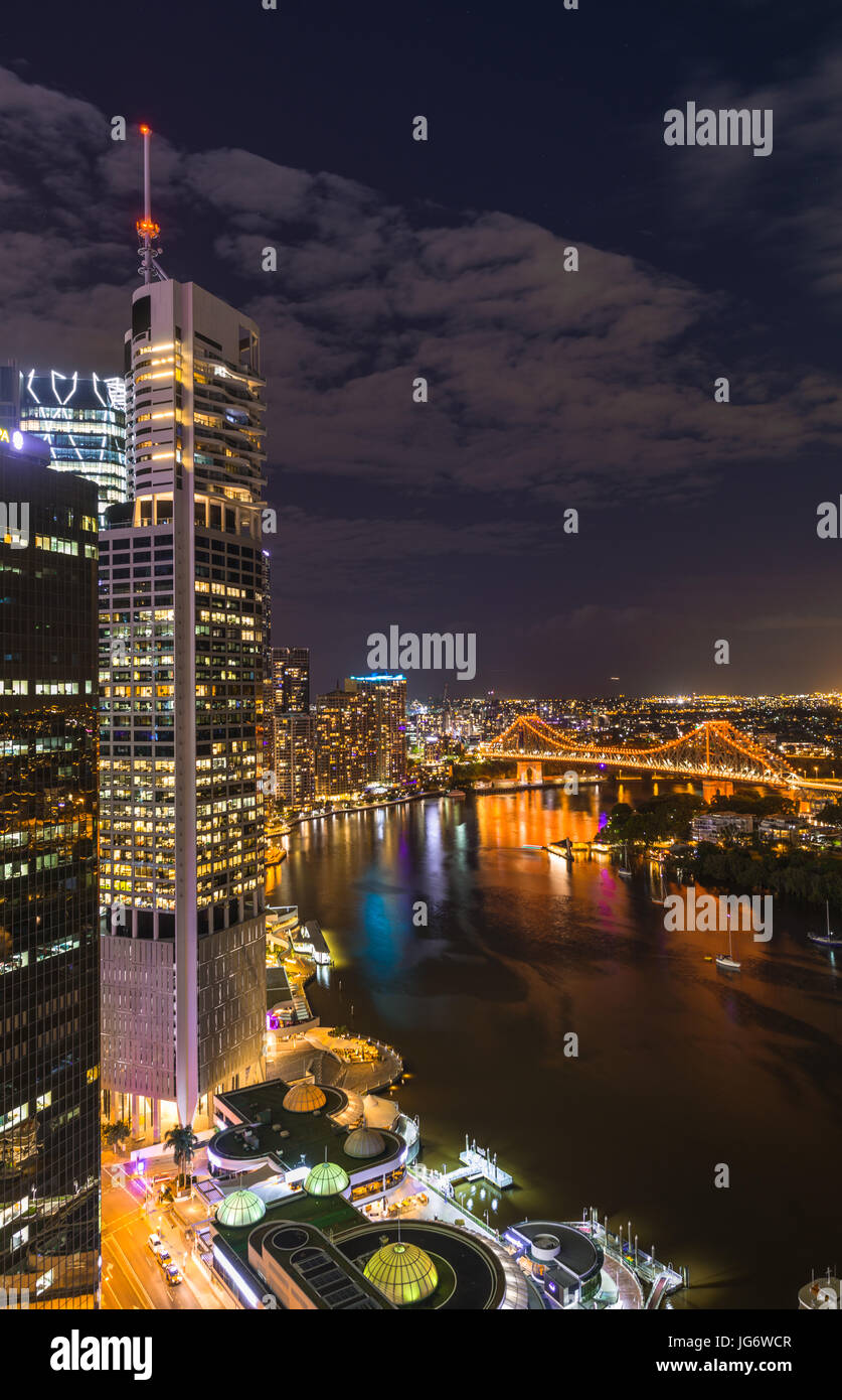 Story Bridge éclairés après la tombée de la nuit, Brisbane, Australie Banque D'Images