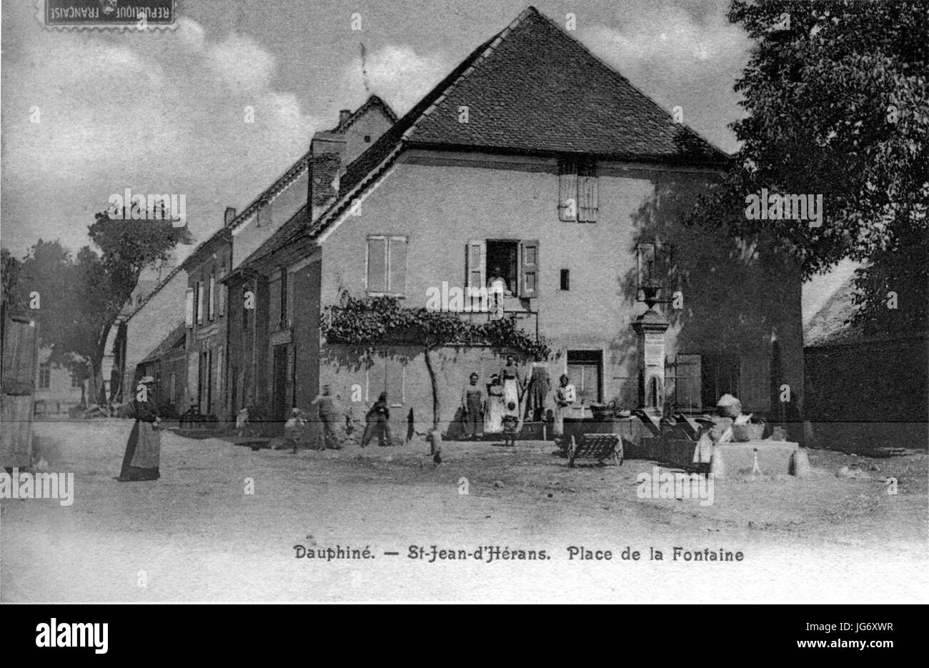Saint-Jean-d'rurales quet en Beaumont, place de la fontaine, 1905, p205 de l'Isère les 533 communes Banque D'Images