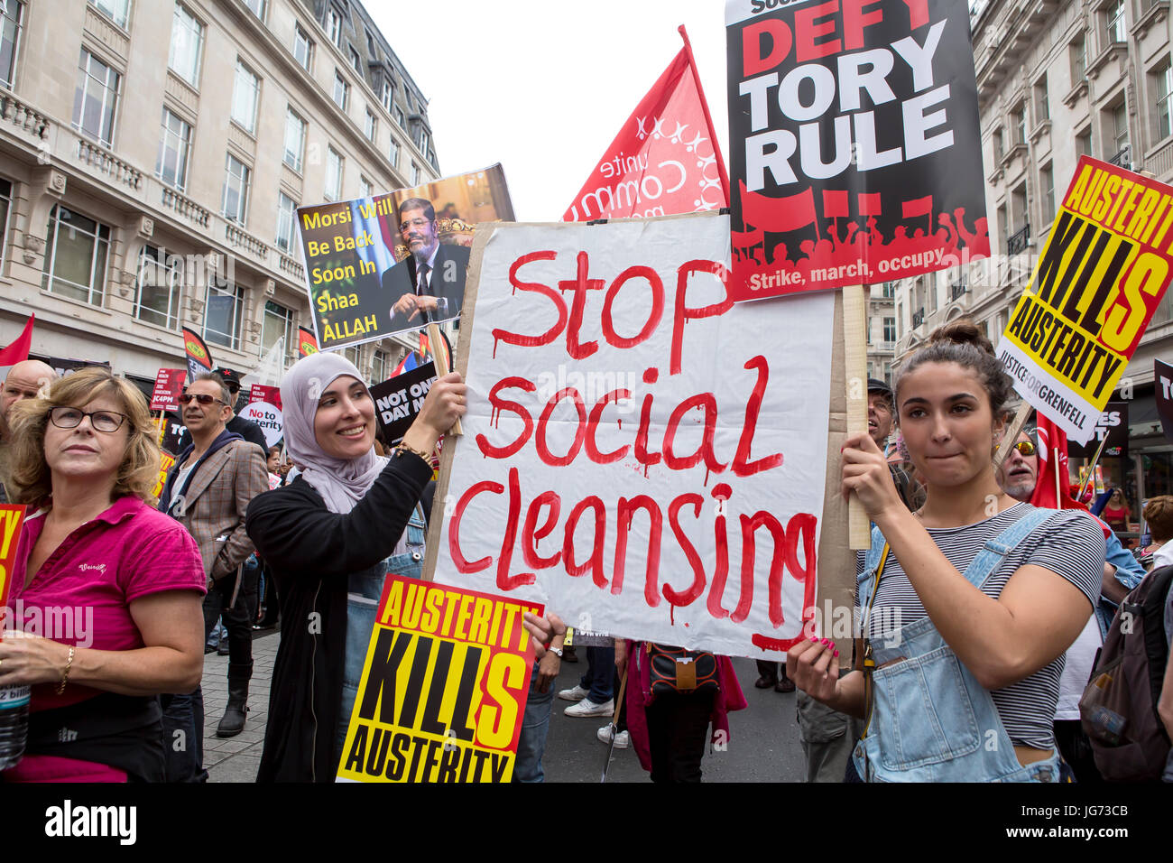 Arrêter de nettoyage social. Une marche a eu lieu à Londres pour protester contre le gouvernement des mesures d'austérité en dépit de ne pas obtenir une majorité Banque D'Images