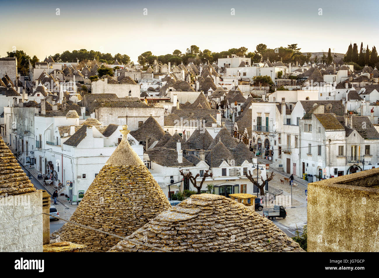 Trulli traditionnels de maisons dans Arbelobello, Pouille, Italie, Europe Banque D'Images