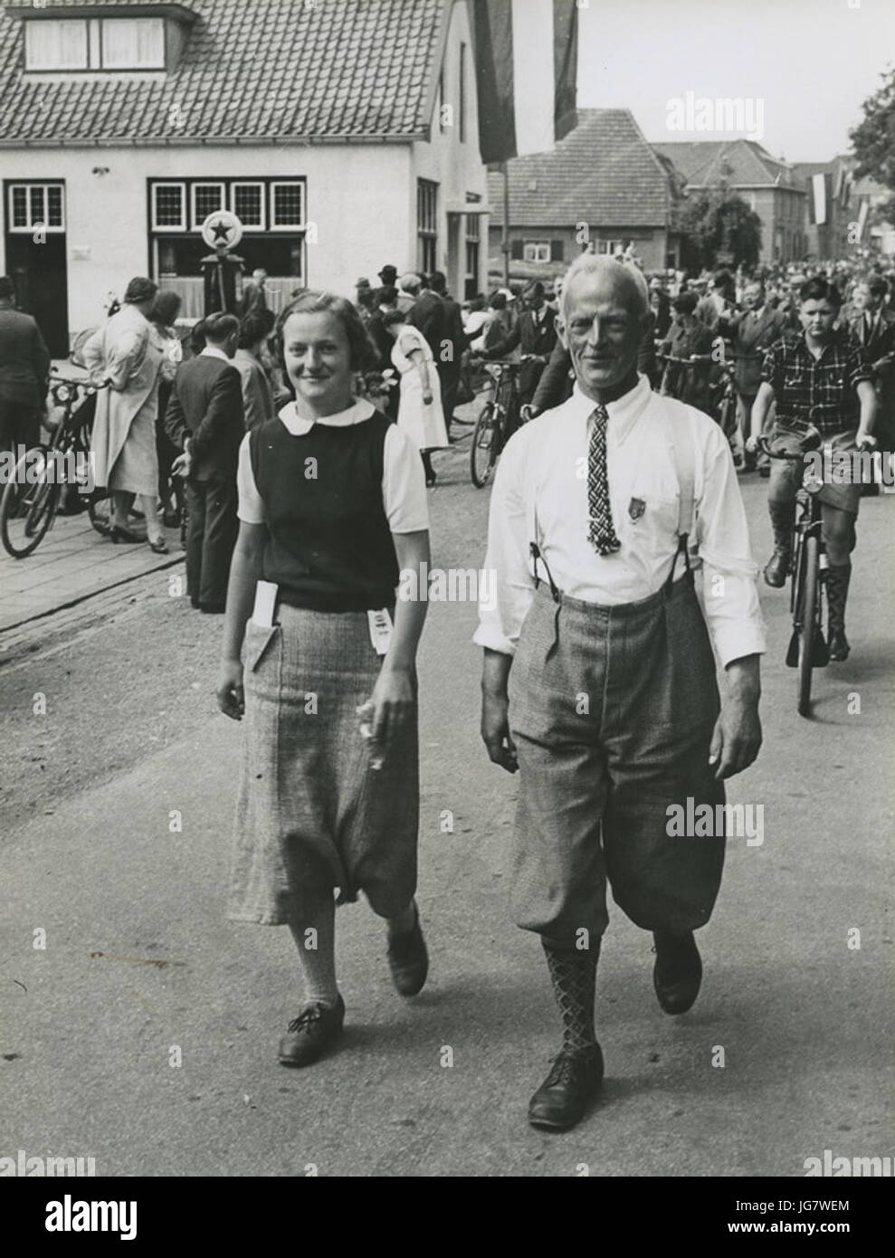 Burgerdeelnemers Twee op het parcours van 40 km. onderweg op de tweede dag van d - F40938 - KNBLO Banque D'Images
