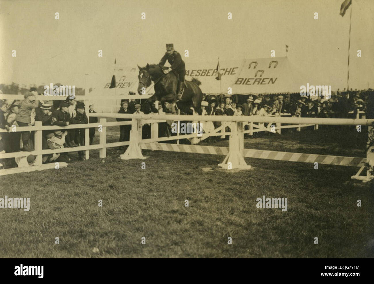 Uit een foto-album a rencontré 57 visuels van de Tweede Nationale Sportdagen van 26 - F42557 - KNBLO Banque D'Images