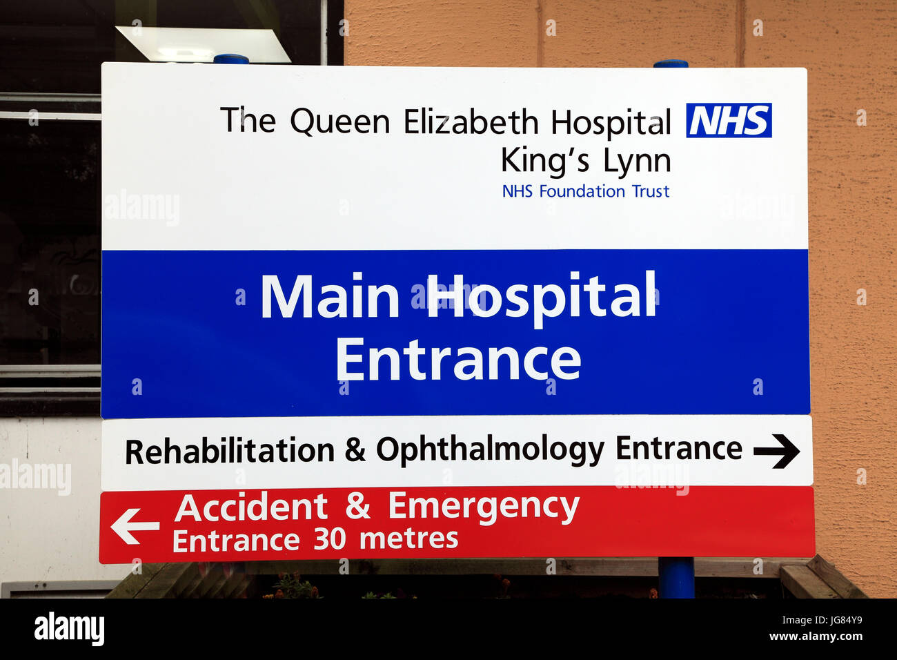 Queen Elizabeth Hospital, Kings Lynn, Entrée Principale signe, Norfolk, Angleterre, Royaume-Uni, les hôpitaux du NHS anglais Banque D'Images