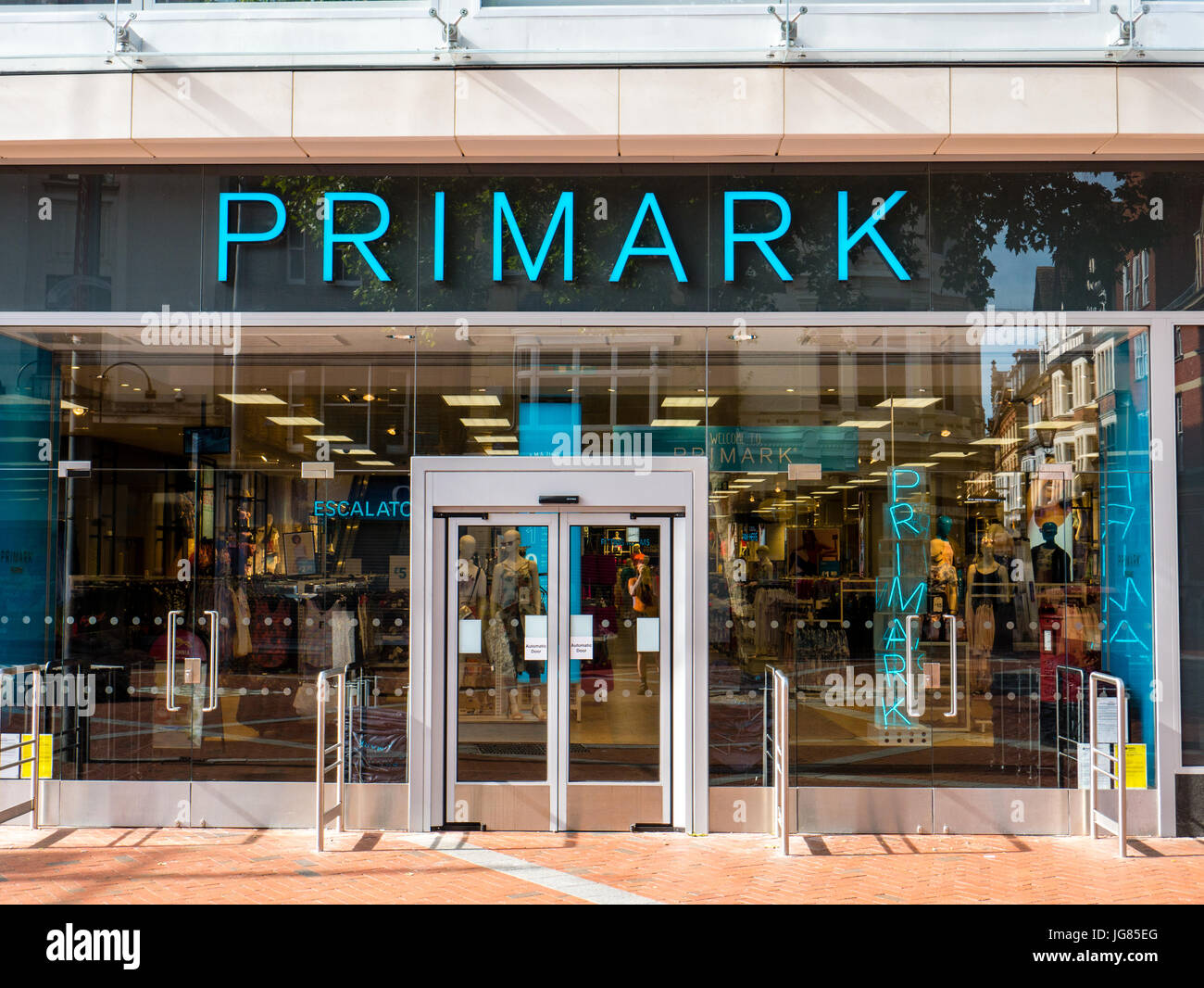 Nouveau magasin Primark, Reading, Berkshire, Angleterre, RU, FR. Banque D'Images