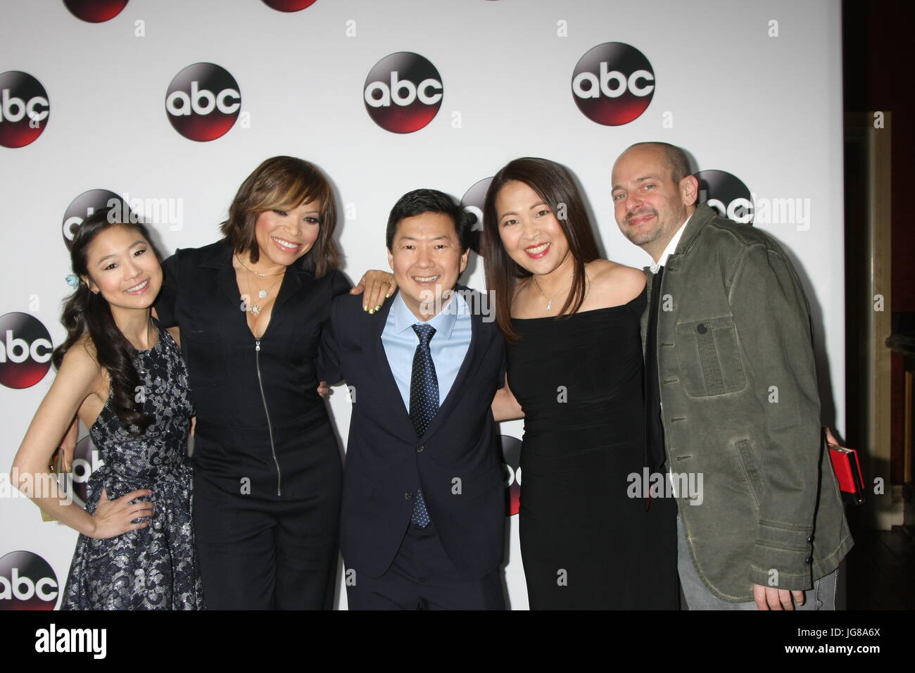 9 janvier 2016 - Pasadena, CA, USA - vLOS ANGELES - JAN 9 : Krista Marie Yu, Tisha Campbell-Martin, Ken Jeong, Suzi Nakamura, Jonathan Slavin au Disney ABC TV 2016 TCA Party au The Langham Huntington Hotel le 9 janvier 2016 à Pasadena, Californie (Image Crédit : © Kay Blake via Zuma sur le fil) Banque D'Images