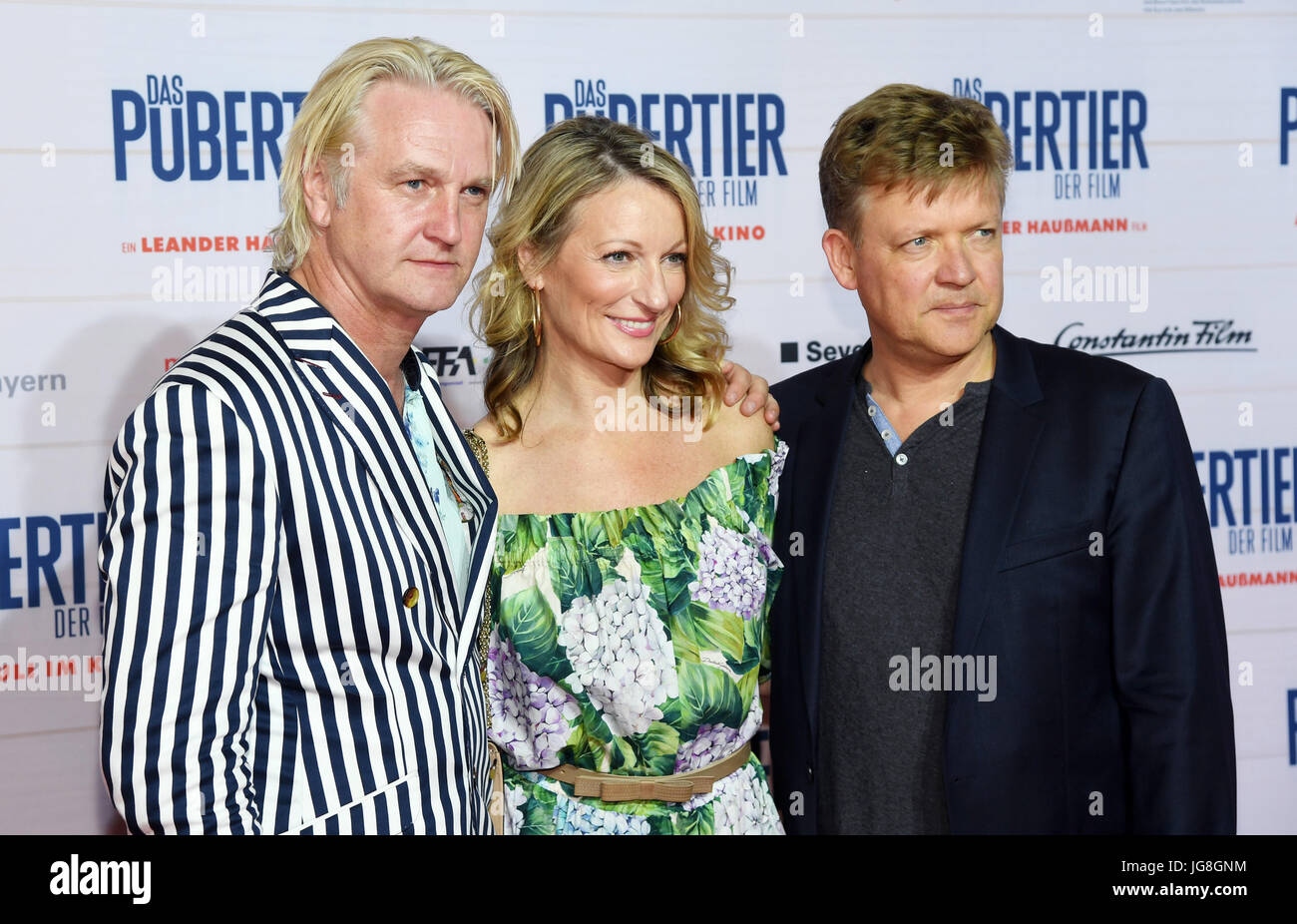Munich, Allemagne. Le 04 juillet, 2017. Le actorrs Detlev Buck (L-R), Monika Gruber et Justus von Dohnányi assister à la première du film 'Das' Pubertier à Munich, Allemagne, 04 juillet 2017. Les films dans les salles allemandes le 6 juillet 2017. Photo : Tobias Hase/dpa/Alamy Live News Banque D'Images