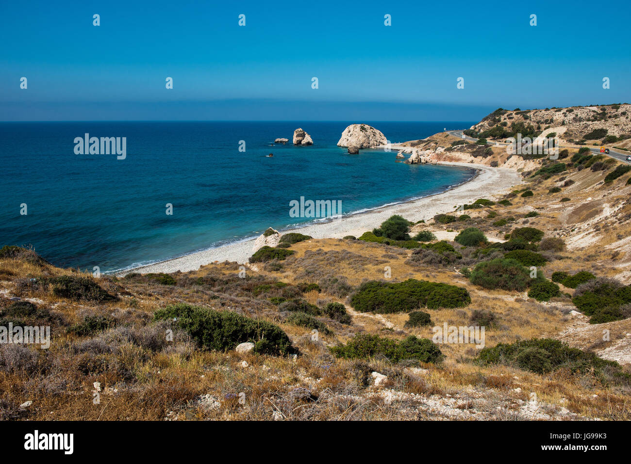 Rocher d'Aphrodite. Côte Rocheuse sur la mer Méditerranée à Chypre. Petra tou Roumiou est le lieu de naissance de la déesse Aphrodite Banque D'Images