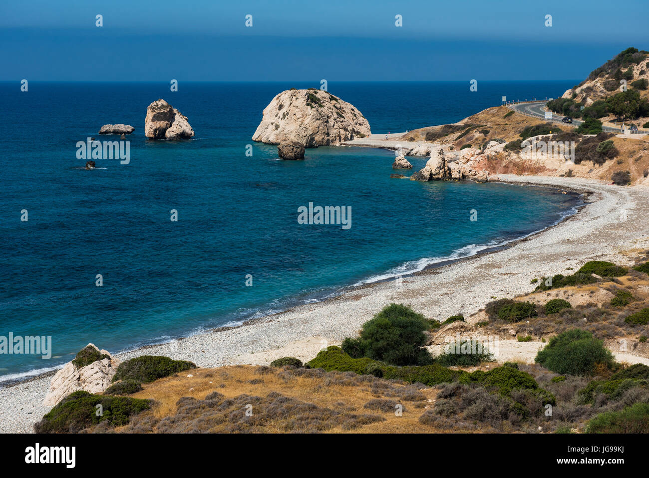Rocher d'Aphrodite. Côte Rocheuse sur la mer Méditerranée à Chypre. Petra tou Roumiou est le lieu de naissance de la déesse Aphrodite Banque D'Images