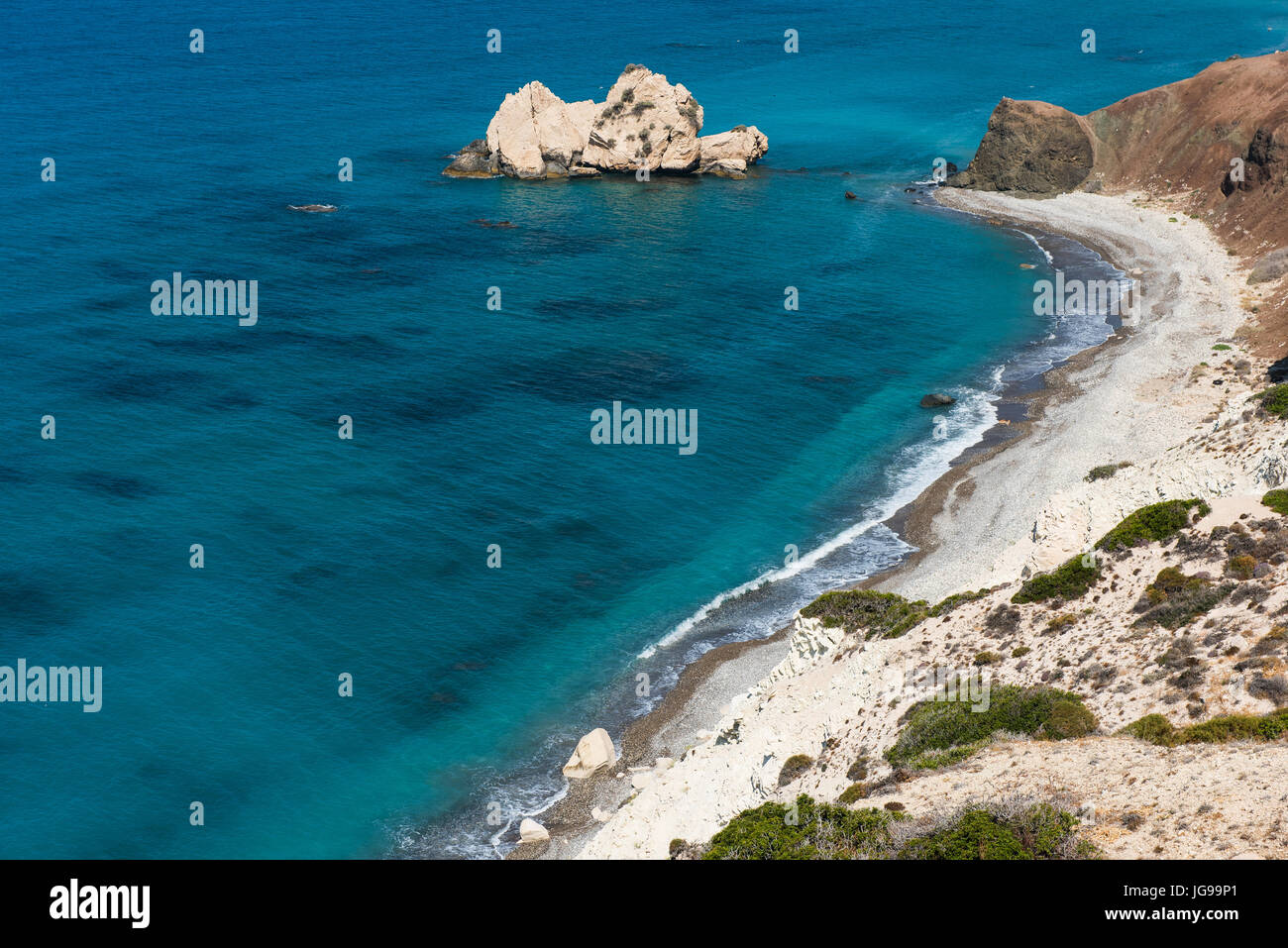 Rocher d'Aphrodite. Côte Rocheuse sur la mer Méditerranée à Chypre. Petra tou Roumiou est le lieu de naissance de la déesse Aphrodite Banque D'Images