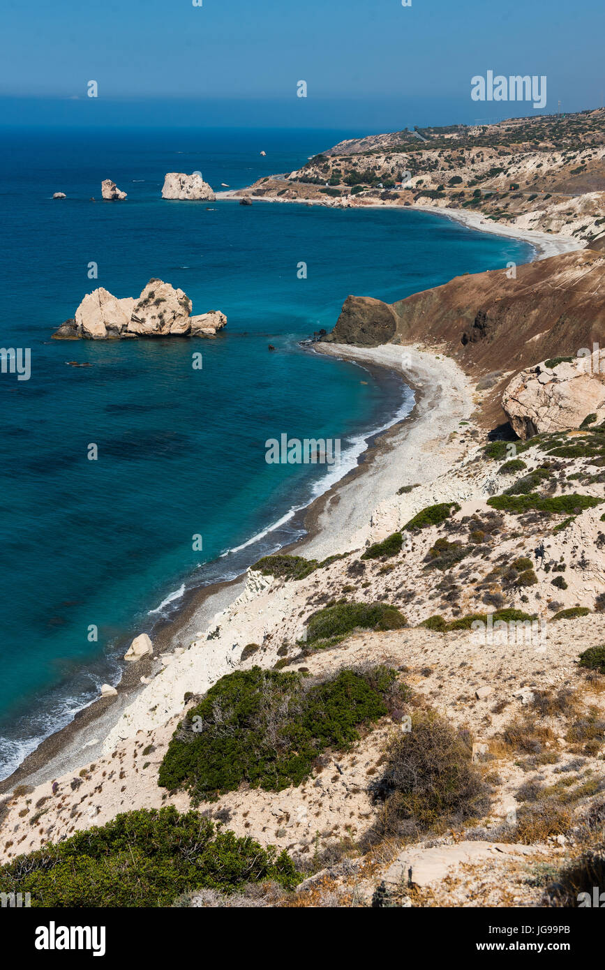 Rocher d'Aphrodite. Côte Rocheuse sur la mer Méditerranée à Chypre. Petra tou Roumiou est le lieu de naissance de la déesse Aphrodite Banque D'Images