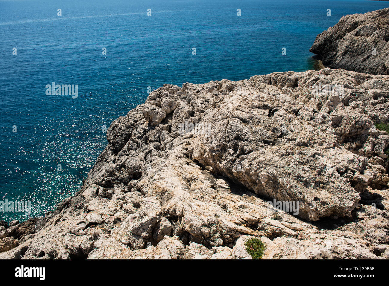 Côte Rocheuse au Cap Greco, l'île de Chypre Banque D'Images