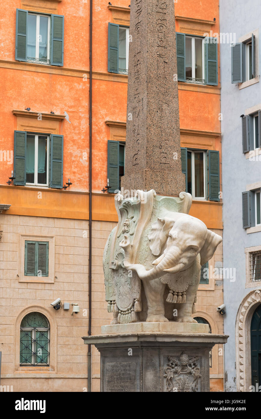 Rome, Italie - 01 octobre, 2015. La Minerva obélisque est l'un des treize obélisques antiques de Rome, situé dans le Square Minerva Banque D'Images