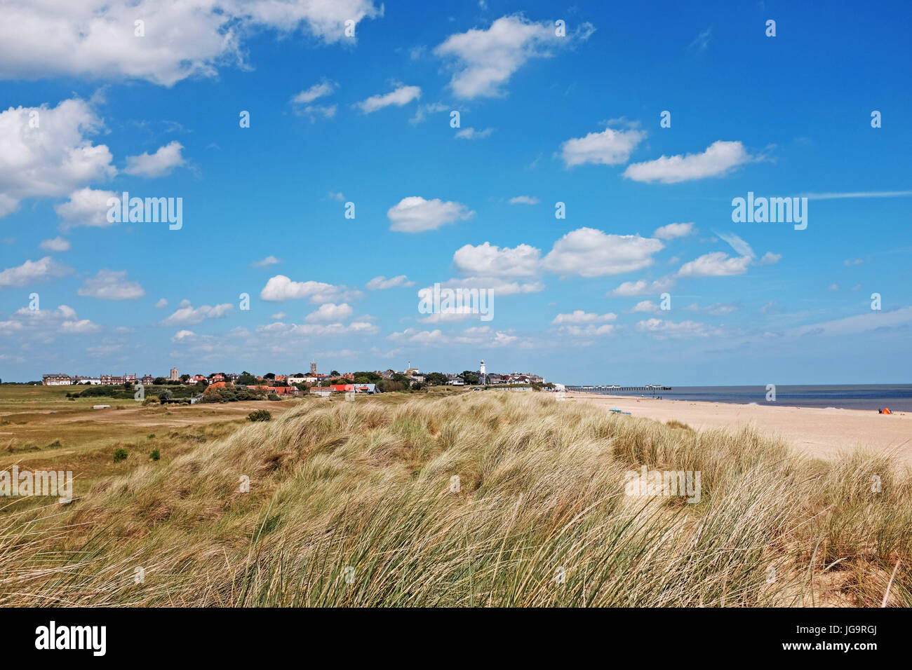 Suffolk Southwold UK Juin 2017 - plage de Southwold et dunes de sable sur une journée d'été, avec du soleil et nuages Banque D'Images