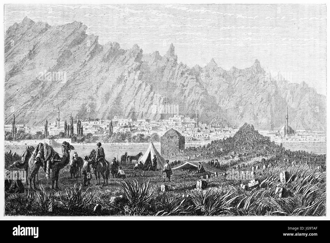 Caravane en face de la ville de Sivrihisar, centre de l'Anatolie, Turquie, sur un terrain plat à de hauts pieds de montagnes pointues. Art de Grandsire, publié le 1861 Banque D'Images