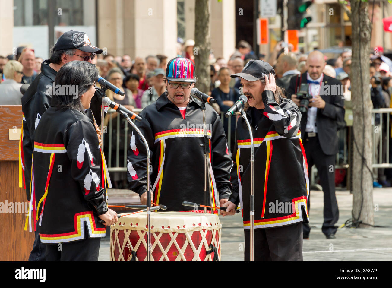 Montréal, CA - 17 mai 2017 : Cérémonie de remise des médailles aux fondateurs de Montréal sieur de Maisonneuve et Jeanne Mance à Place d'Armes Banque D'Images