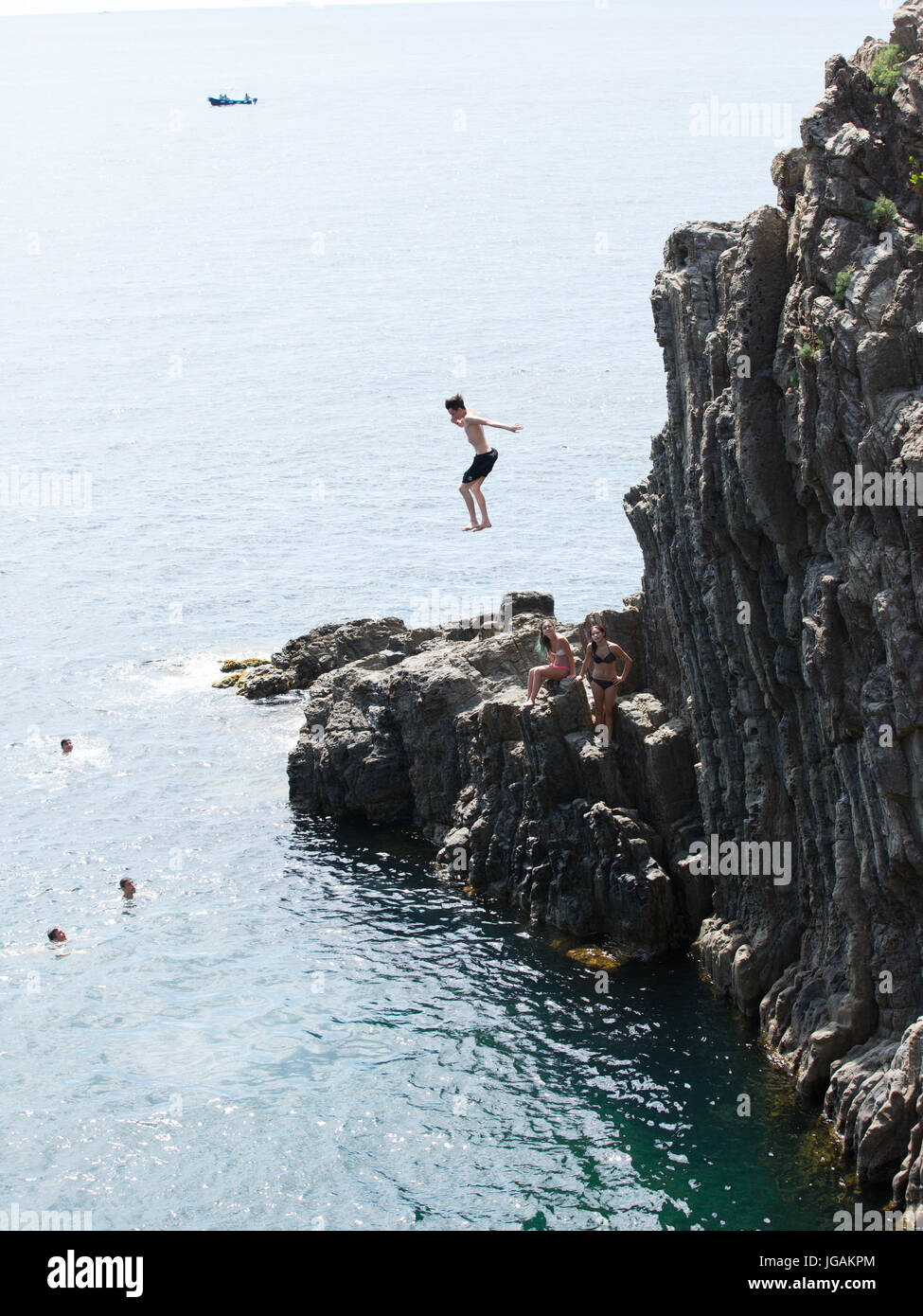 Cliff Diving in Cinque Terre Italie Photo Stock - Alamy