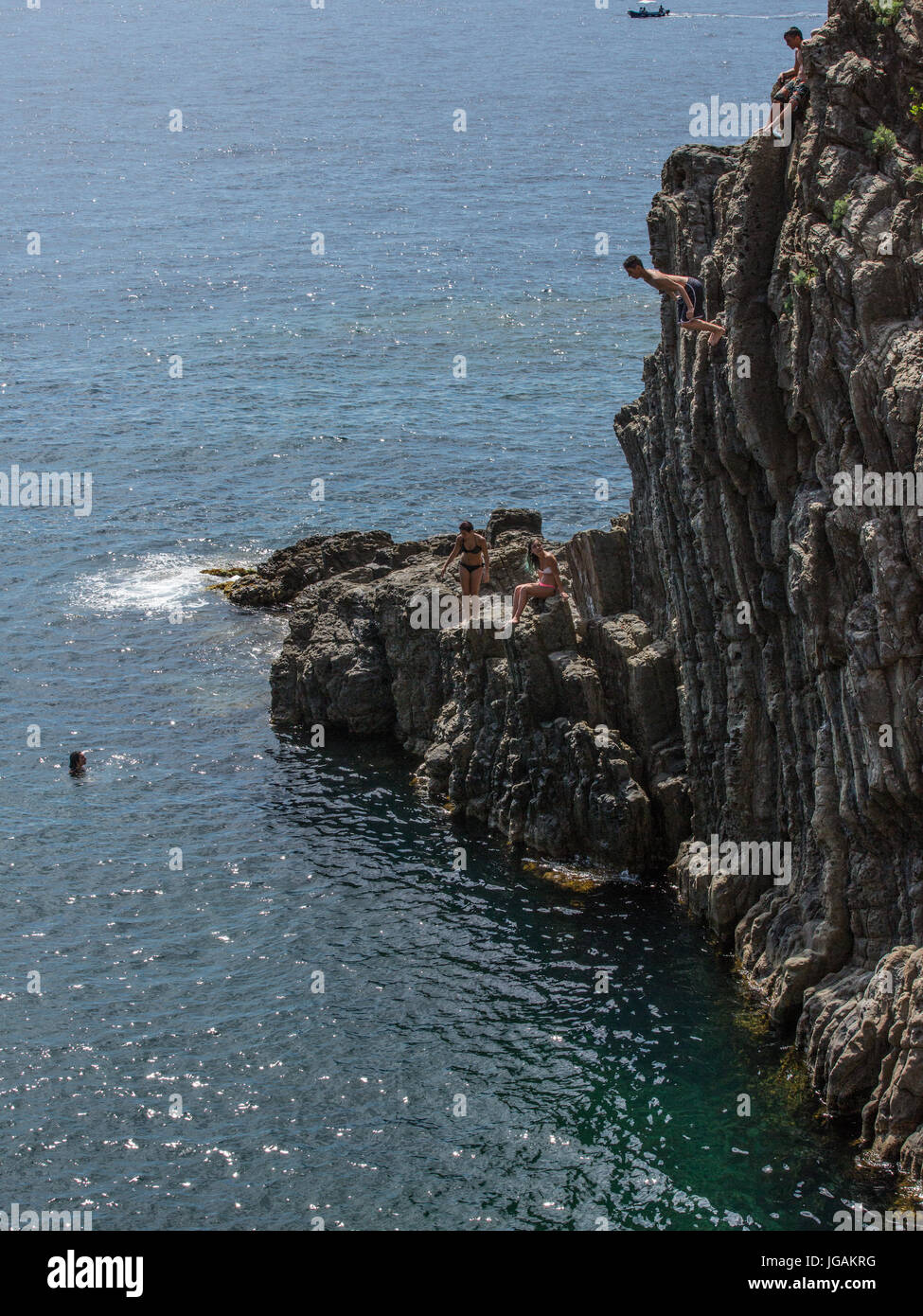 Cliff Diving in Cinque Terre Italie Banque D'Images