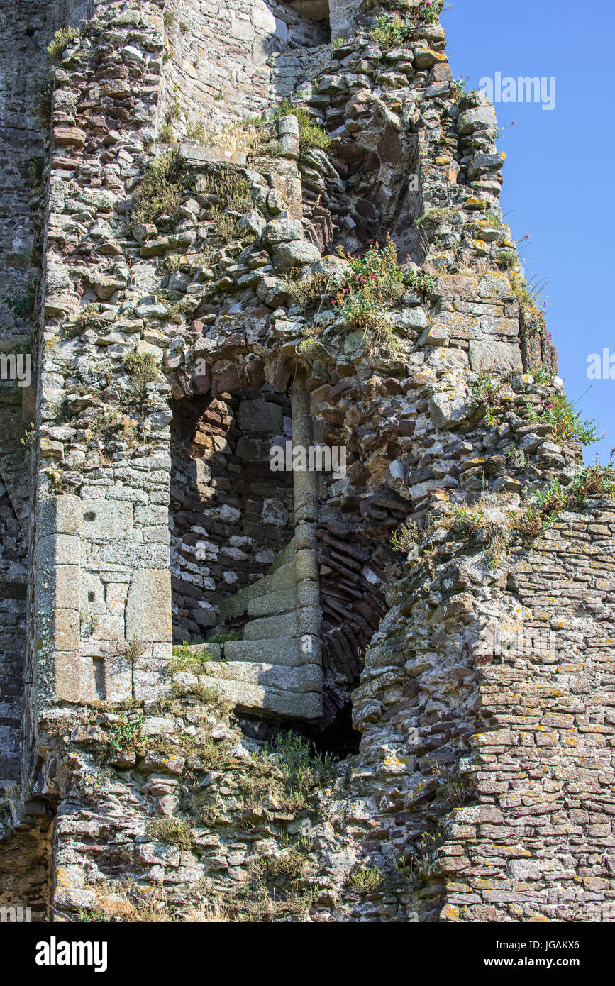 En colimaçon dans le château de Regnéville, ruines château du 14ème siècle à Regnéville-sur-Mer, Manche, Coutances, Normandie, France Banque D'Images