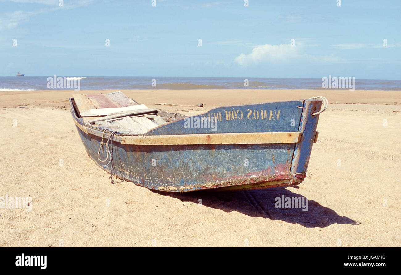 Bateau en bois, Regencia, Espirito Santo, Brésil Banque D'Images