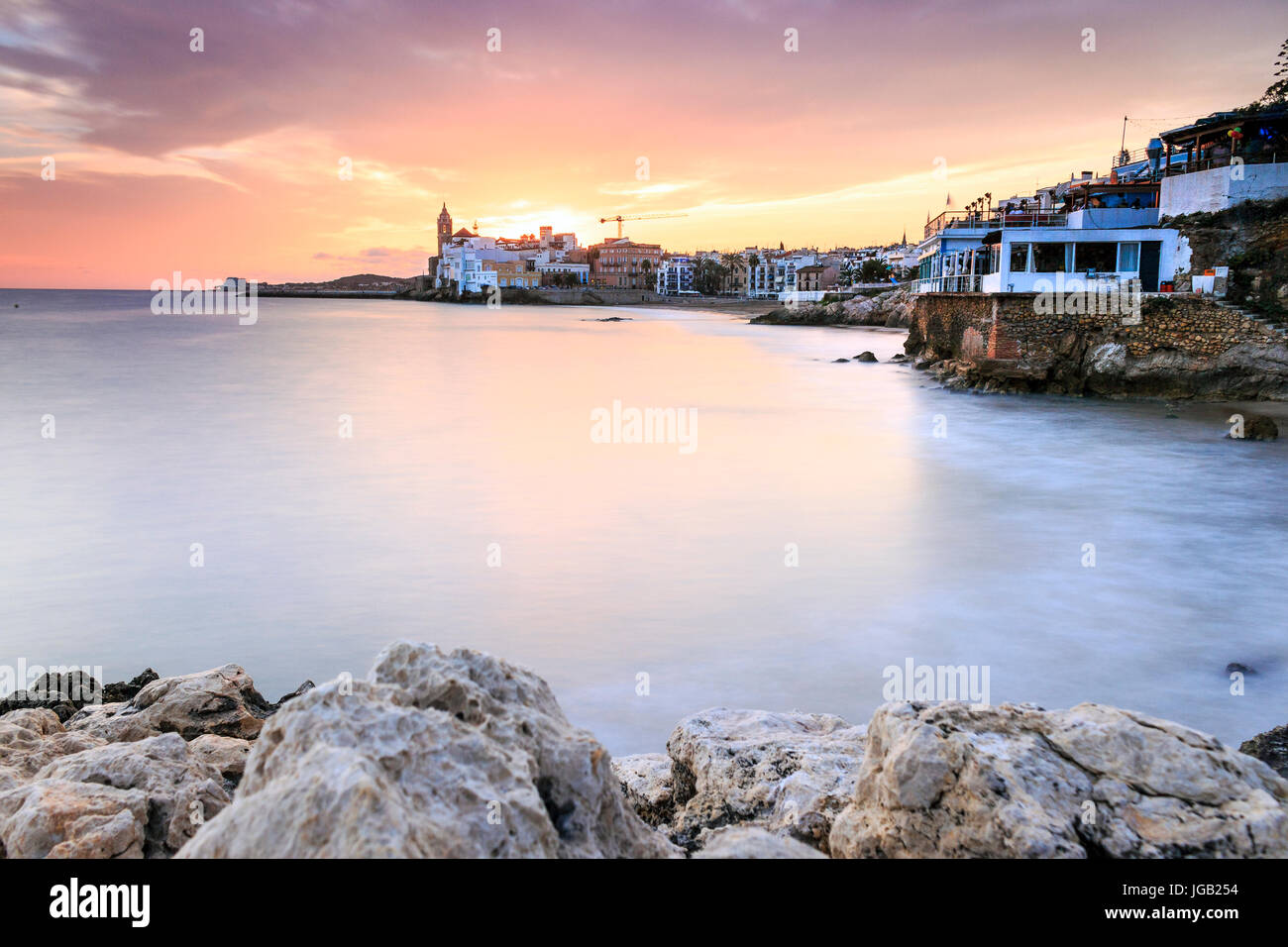 Belle ville de Sitges au coucher du soleil, Catalogne, Espagne Banque D'Images