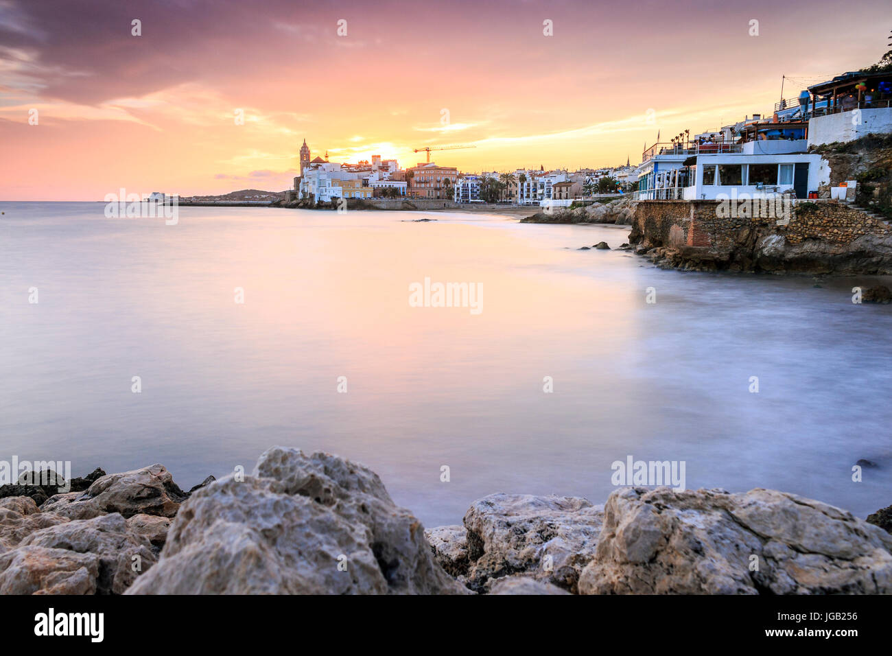 Belle ville de Sitges au coucher du soleil, Catalogne, Espagne Banque D'Images