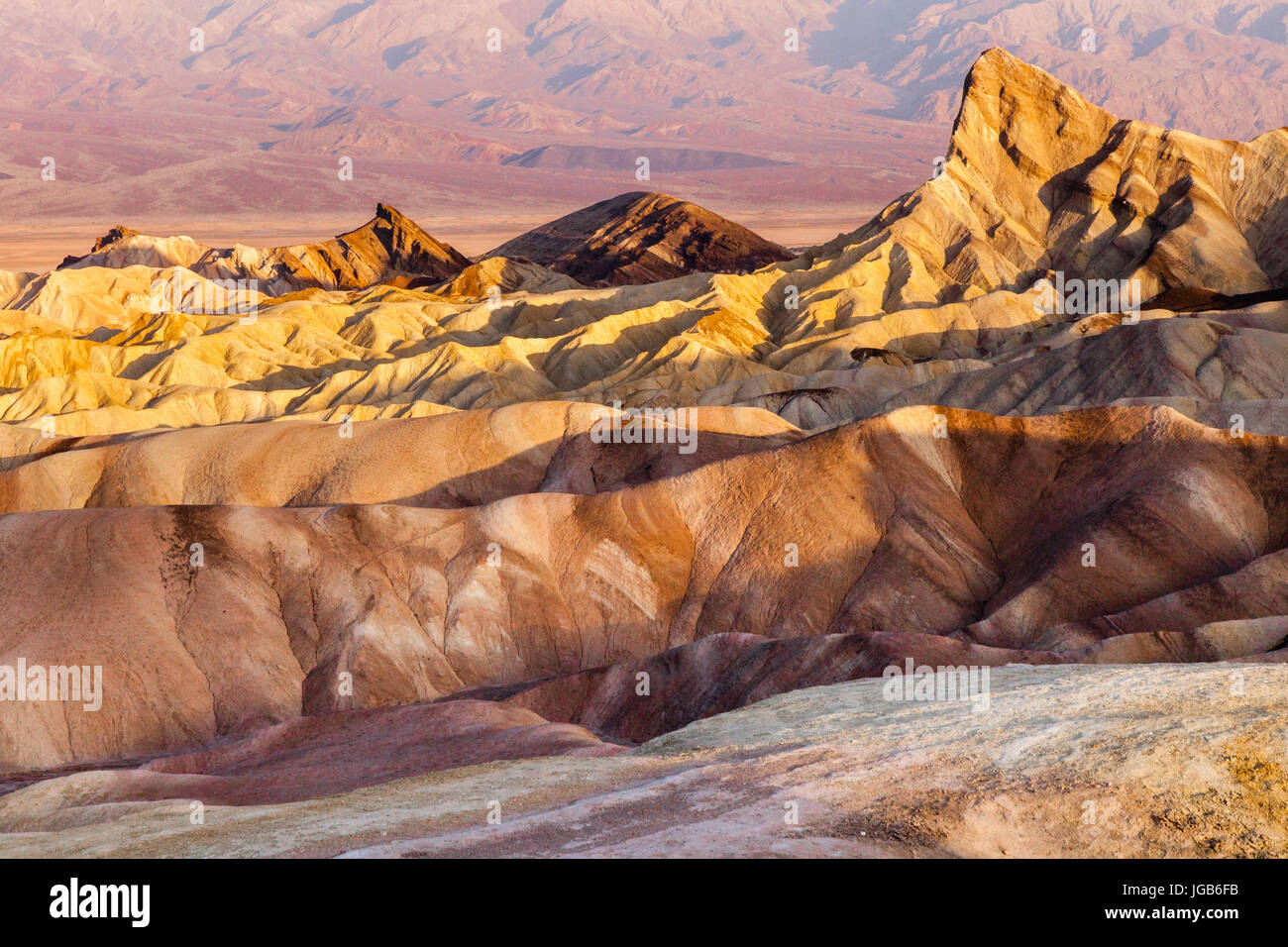 Zabriski Point au lever du soleil dans la Death Valley National Park, California Banque D'Images