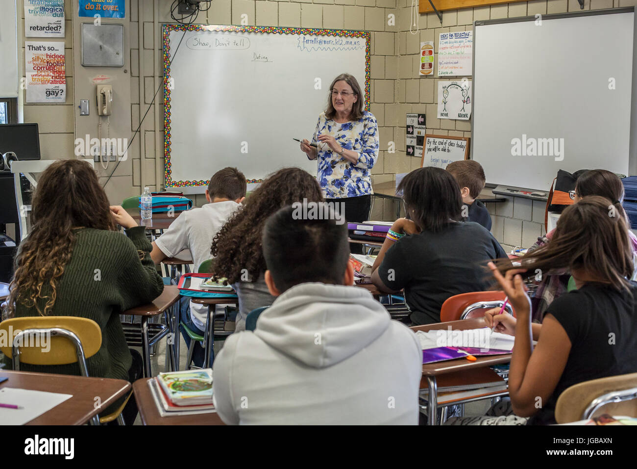 Les enfants d'une classe d'Anglais Banque D'Images