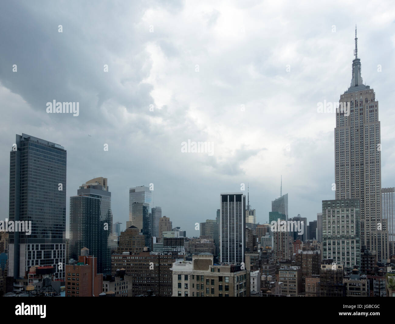 Cityscape journée nuageux Manhattan NYC Empire State Building Banque D'Images