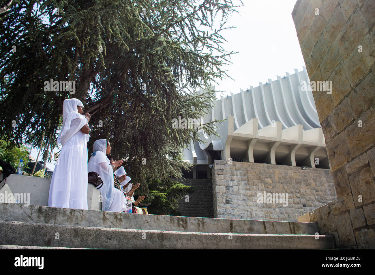 La femme chrétienne orthodoxe éthiopienne sur le St Yared journée en dehors de l'église Notre Dame du Liban Banque D'Images