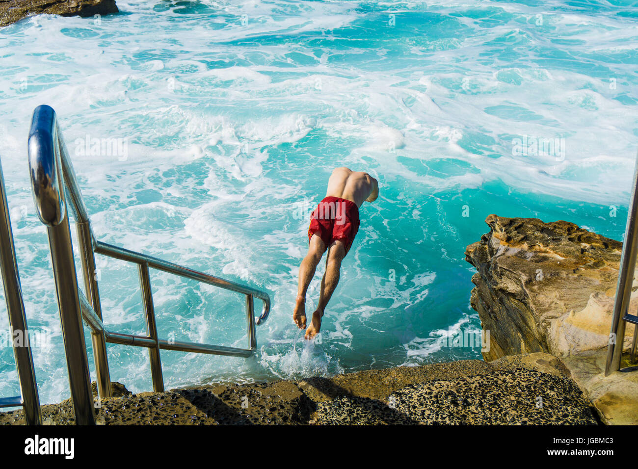 Faire le saut à la mer extérieure à Coogee à Sydney Banque D'Images